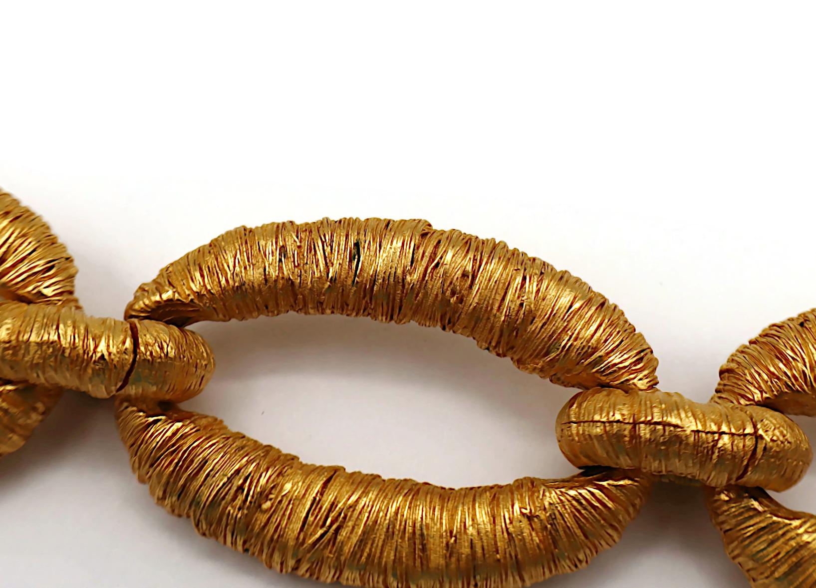 BALENCIAGA Vintage Gold Tone Textured Link Necklace in vendita 11