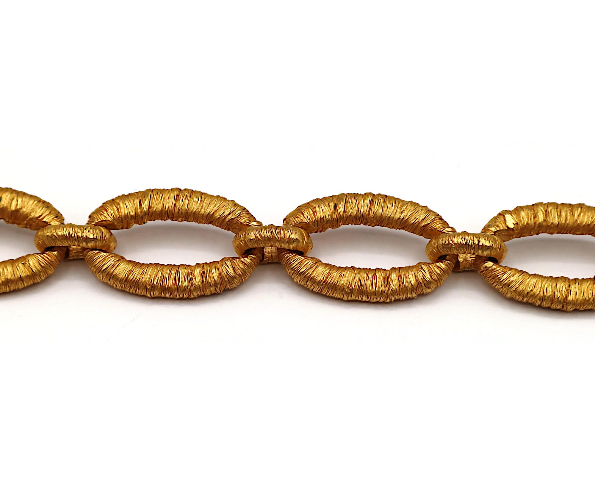 BALENCIAGA Vintage Gold Tone Textured Link Necklace in vendita 2