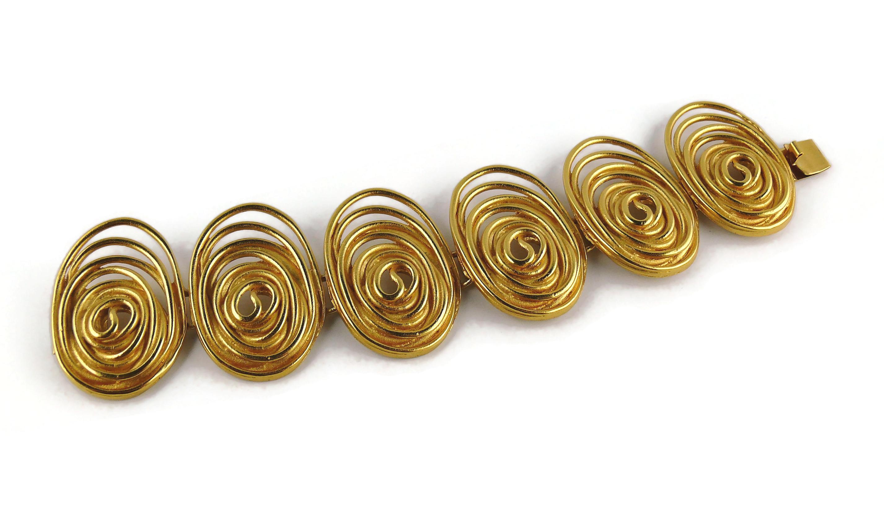 Balenciaga Bracelet vintage à maillons en forme de spirale, couleur or Bon état - En vente à Nice, FR