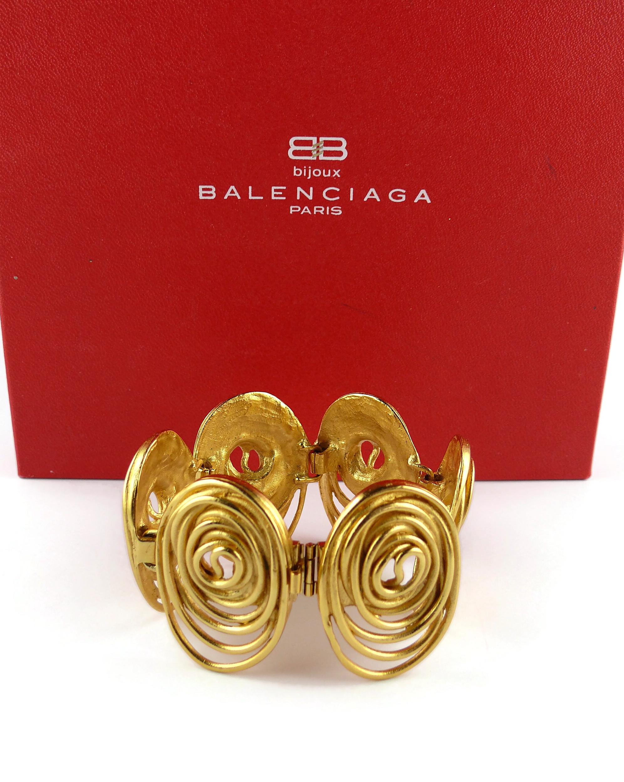 Balenciaga Bracelet vintage à maillons en forme de spirale, couleur or Pour femmes en vente
