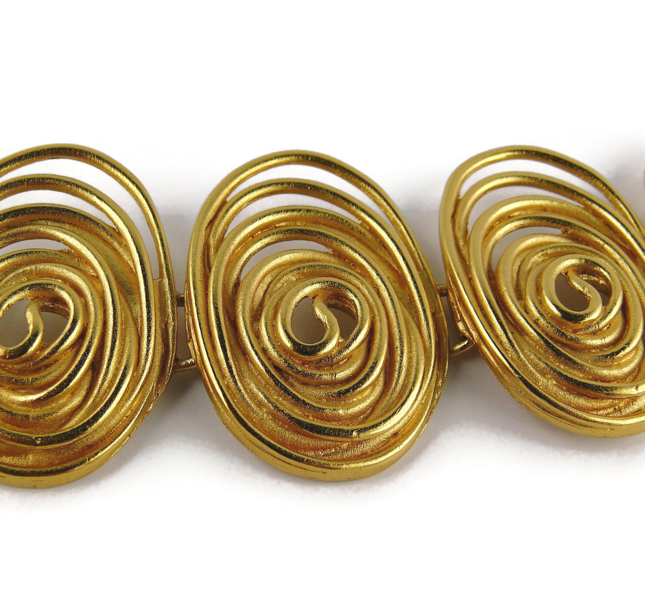 Balenciaga Vintage Gold Toned Spiral Link Bracelet In Good Condition For Sale In Nice, FR