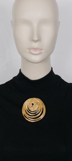 Balenciaga Pendentif broche vintage en forme de spirale en or massif