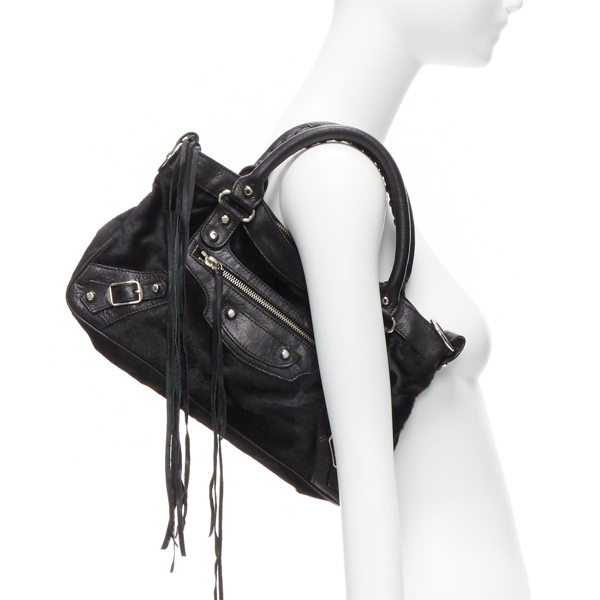 BALENCIAGA Vintage Motorcycle City black horsehair leather crossbody shoulder bag
Reference: CNPG/A00022
Brand: Balenciaga
Model: Motorcycle City
Material: Leather
Color: Black
Pattern: Solid
Closure: Zip
Lining: Black Fabric
Extra Details: Zip