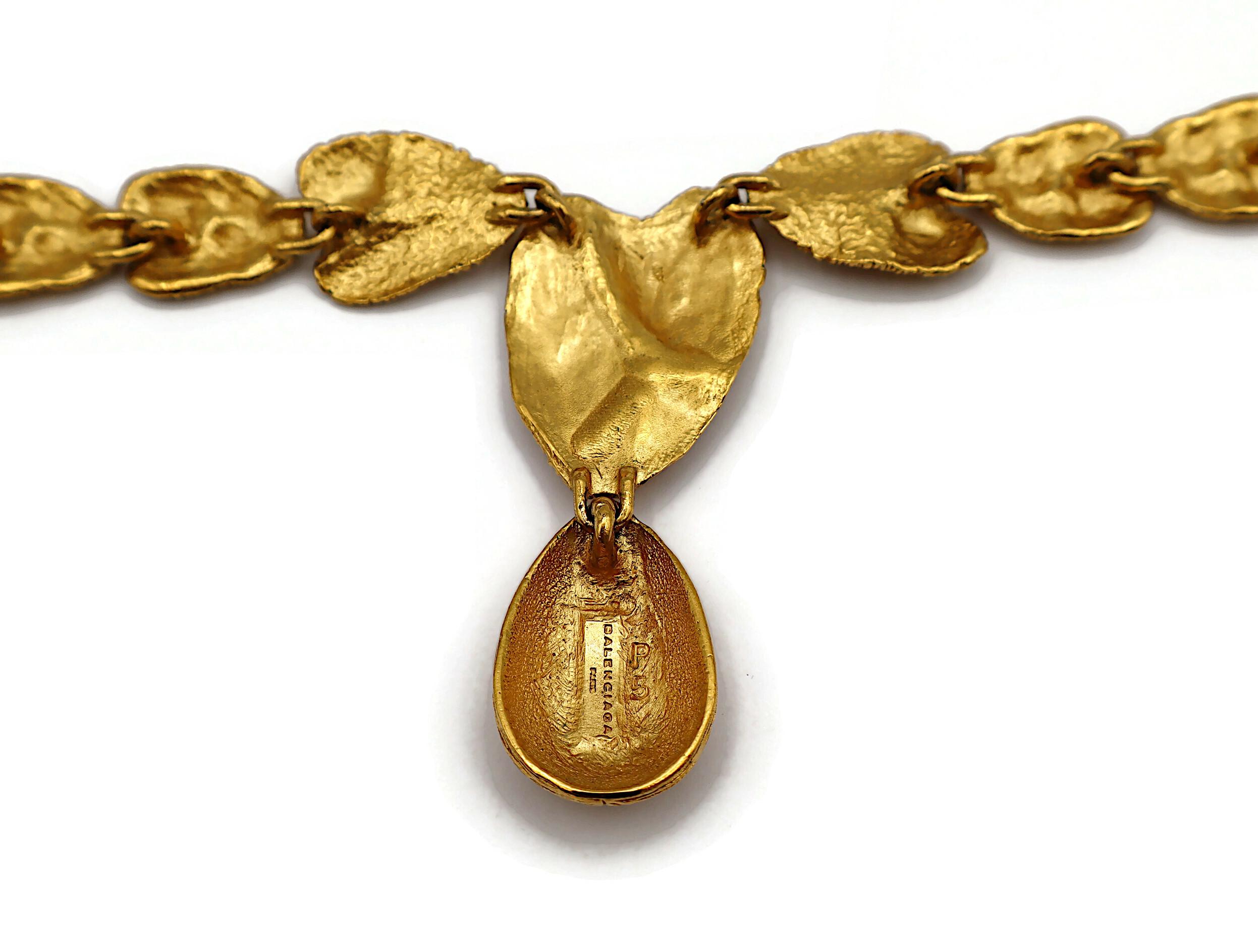 BALENCIAGA Vintage Texturierte Goldfarbene stilisierte Herz-Gliederhalskette, Vintage im Angebot 11