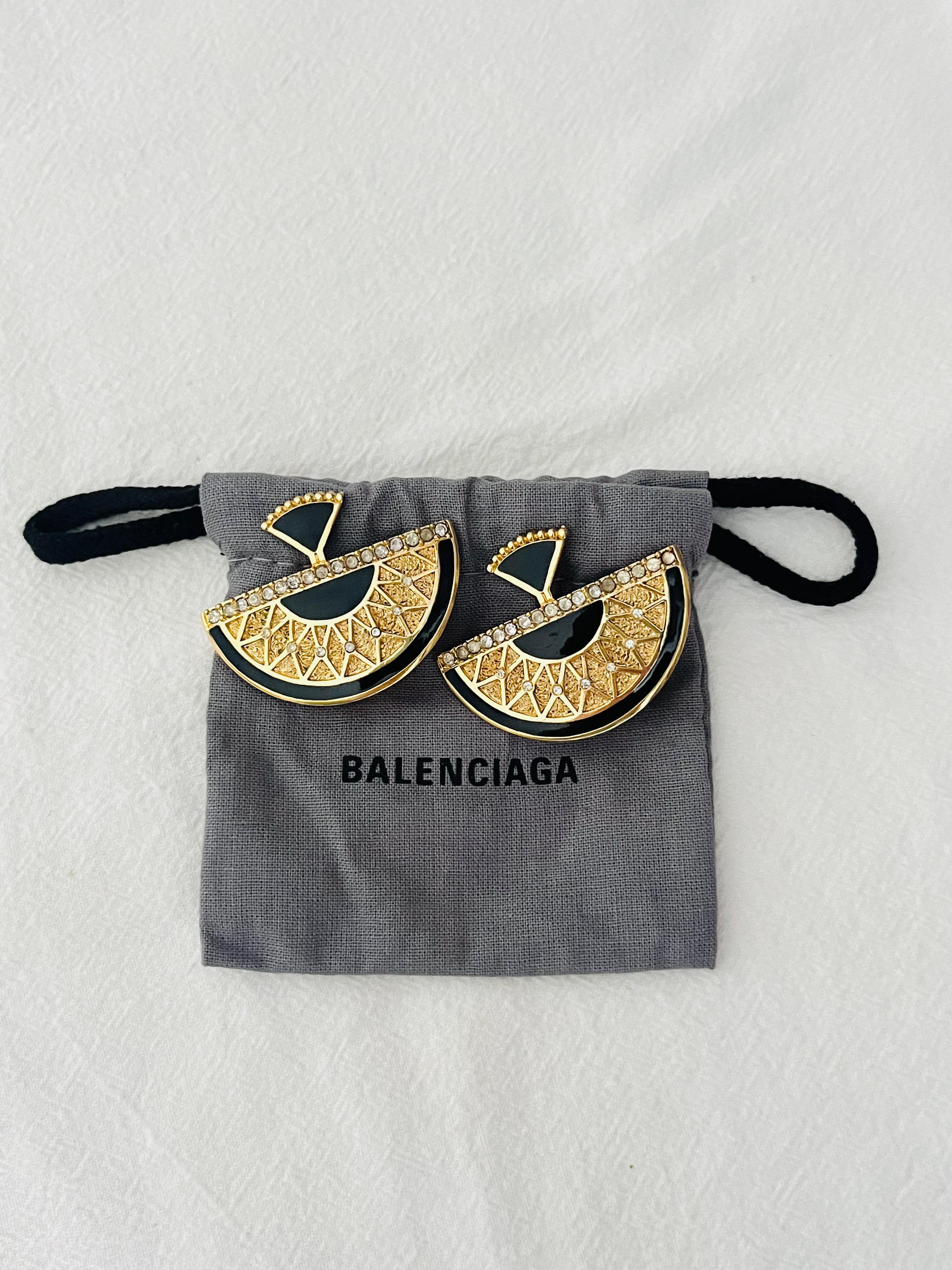 BALENCIAGA Vintage Textured Large Black Fan Semi Circle Crystals Clip Earrings en venta 4