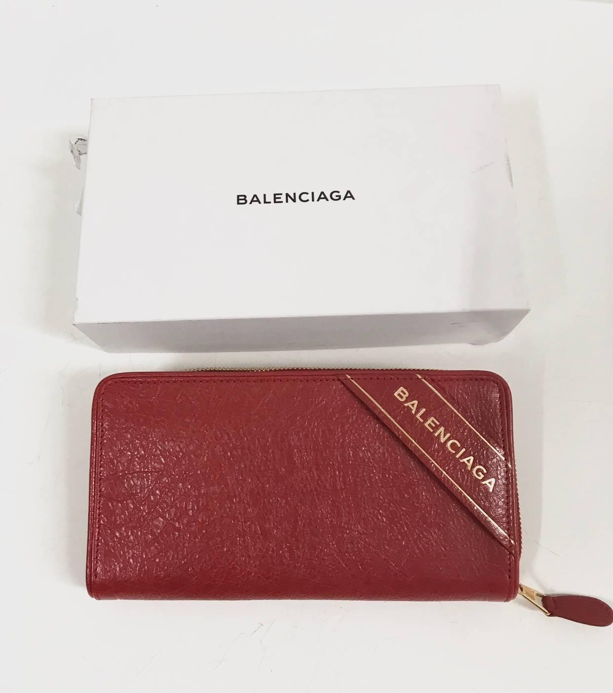 Balenciaga Wallet in Red Leather 2017 In New Condition For Sale In Lombardia, IT