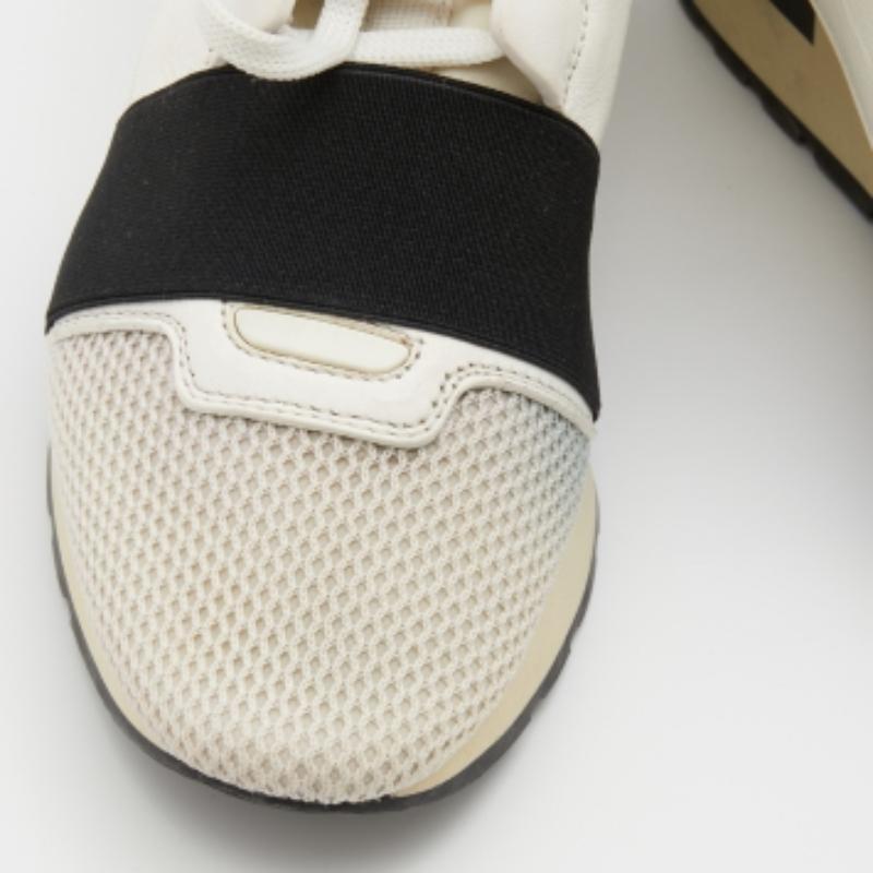 Beige Balenciaga White/Black Leather and Mesh Race Runner Low Top Sneakers Size 37 For Sale