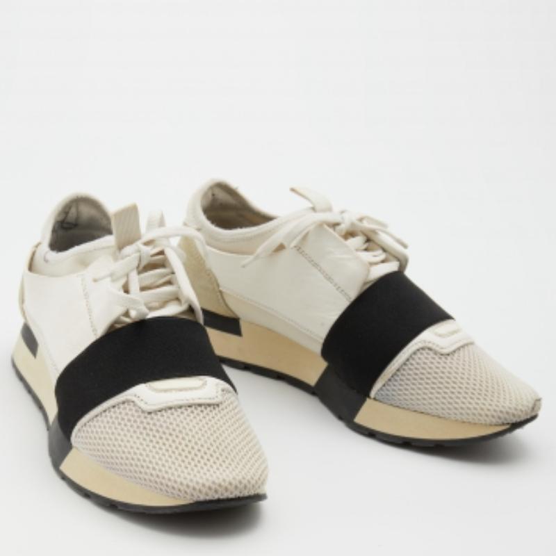 Balenciaga White/Black Leather and Mesh Race Runner Low Top Sneakers Size 37 In Good Condition For Sale In Dubai, Al Qouz 2