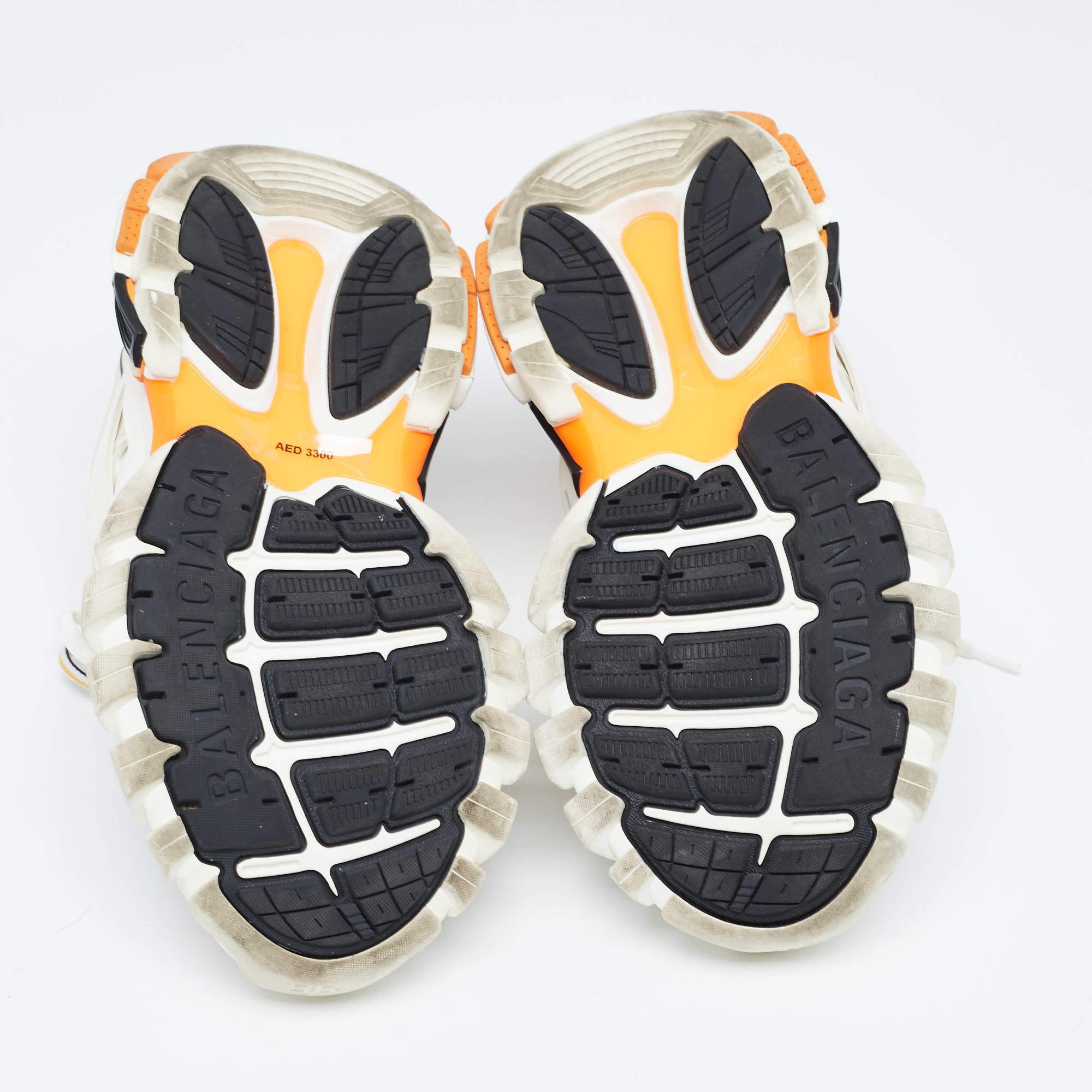 Balenciaga White/Black Leather and Mesh Track Sneakers Size 36 Bon état - En vente à Dubai, Al Qouz 2