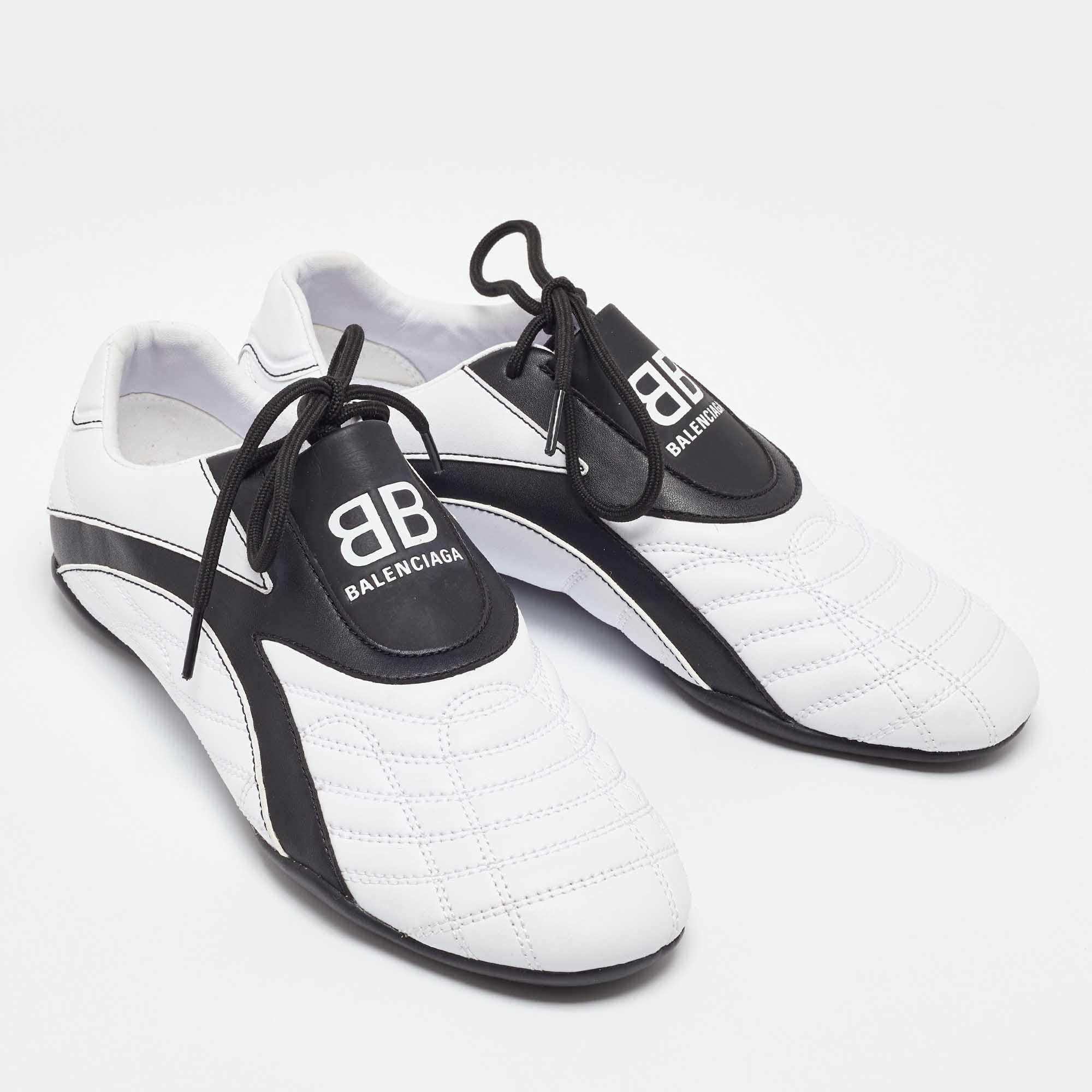 Balenciaga White/Black Leather Zen Low Top Sneakers Size 38 Excellent état à Dubai, Al Qouz 2
