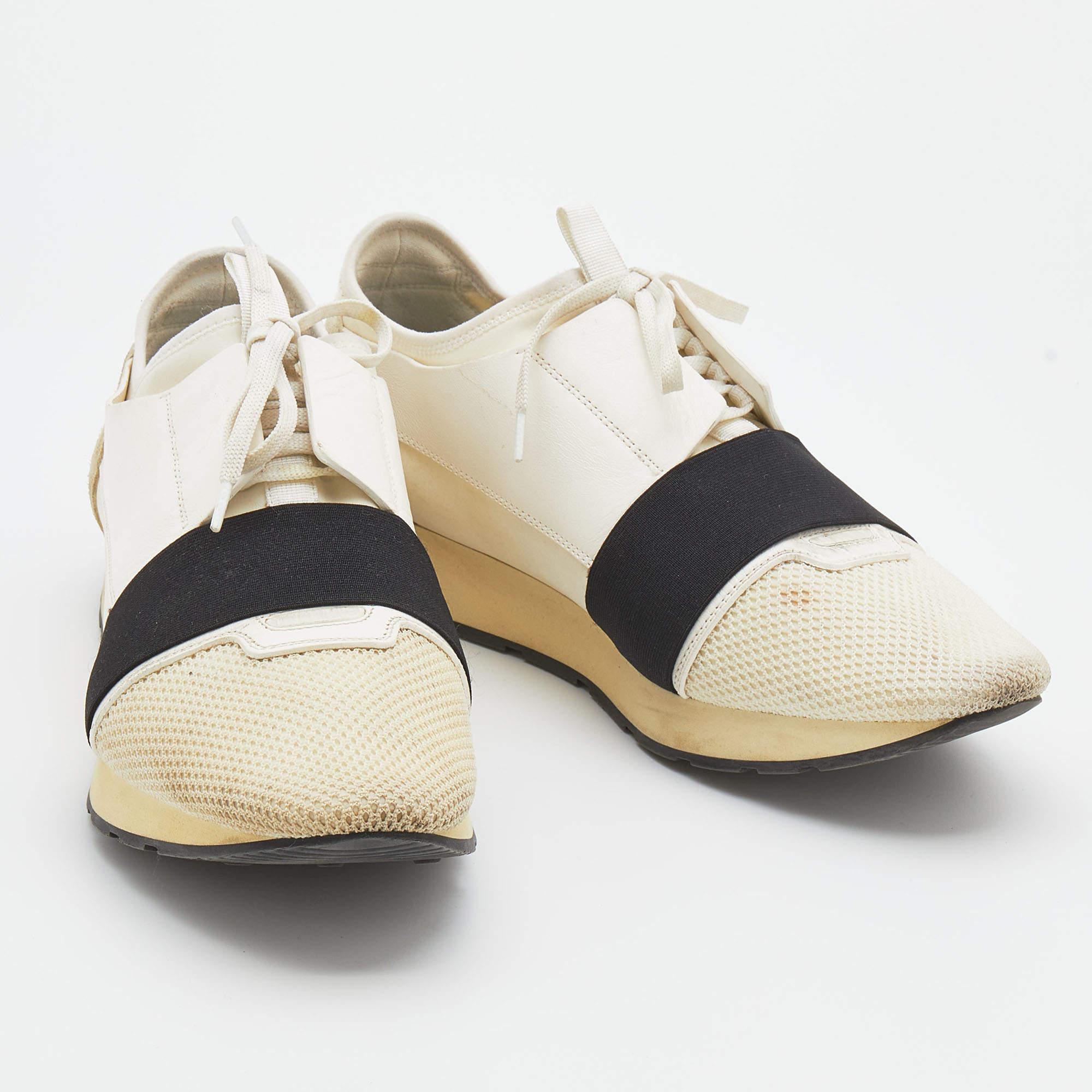 Balenciaga White/Black Mesh And Leather Race Runner Low Top Sneakers Size 44 In Good Condition In Dubai, Al Qouz 2