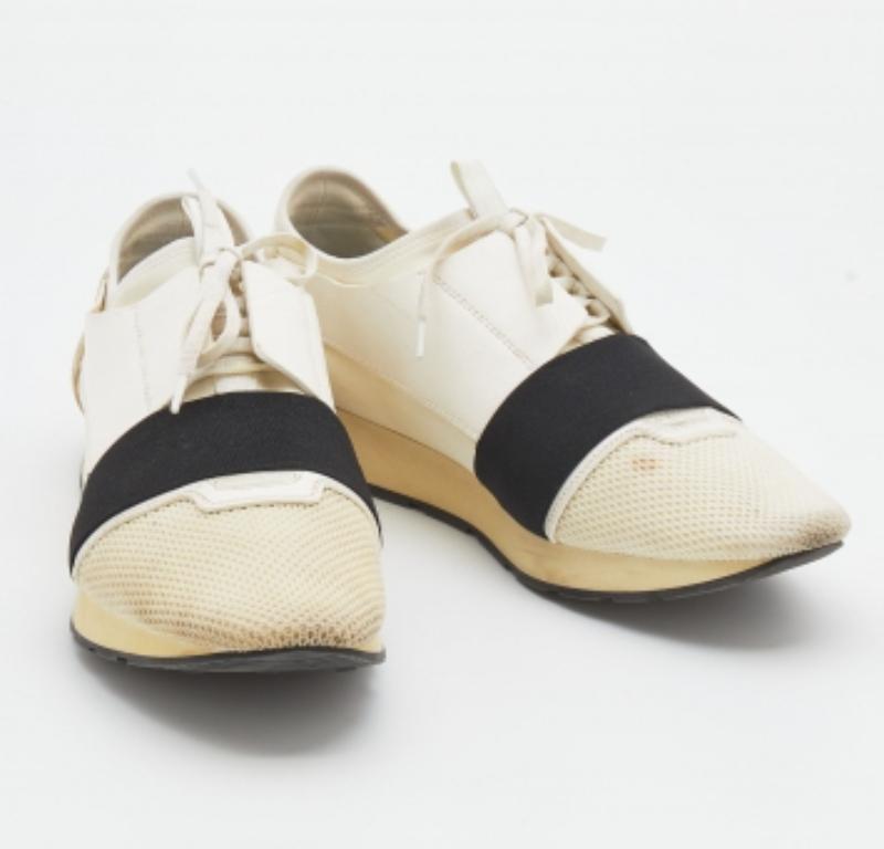 Balenciaga Weiß/Schwarze Mesh And Leder Race Runner Low Top Turnschuhe Größe 44 im Zustand „Gut“ im Angebot in Dubai, Al Qouz 2