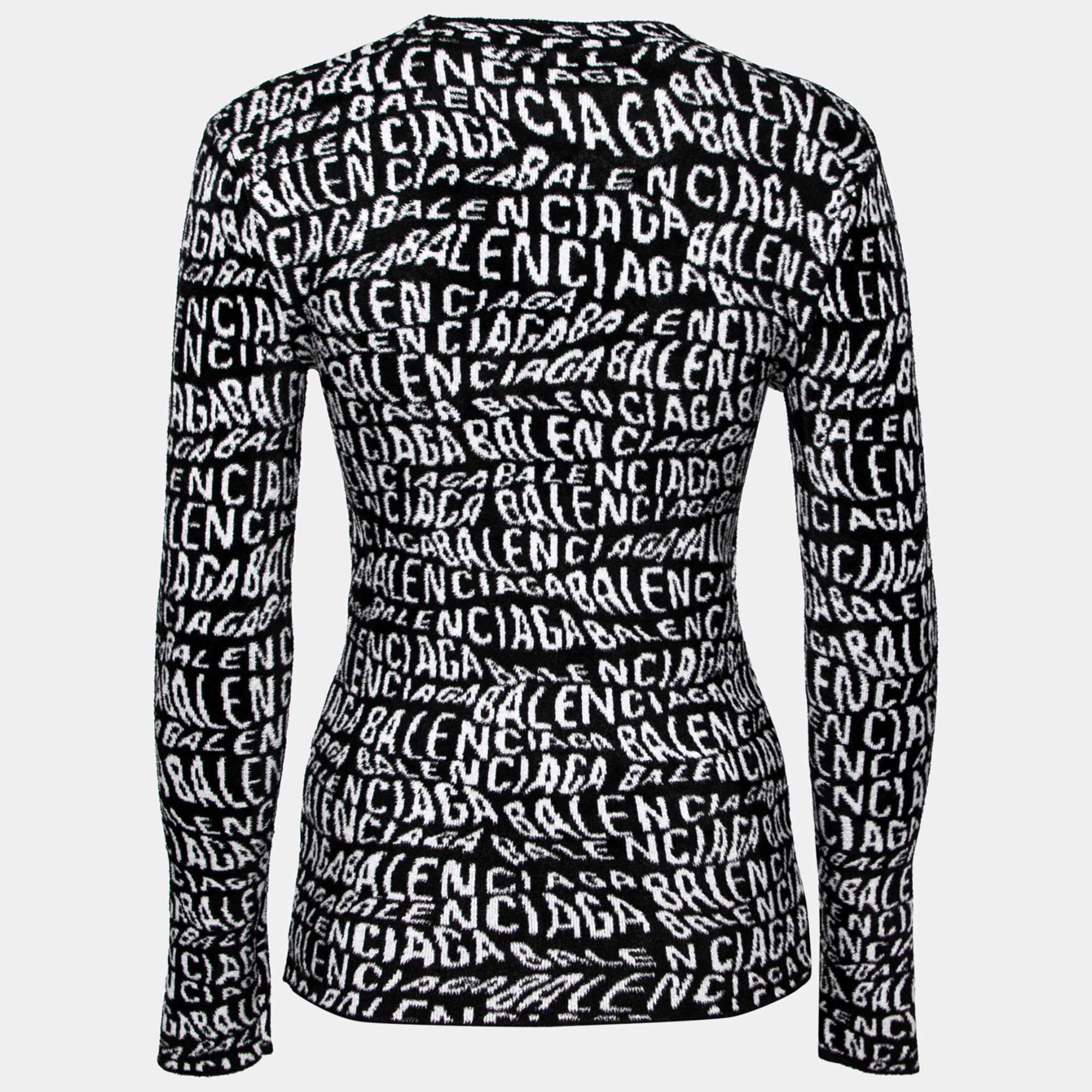 Le logo sur l'ensemble du corps confère à ce haut Balenciaga une allure très tendance. Il est soigneusement tricoté à l'aide de matériaux de qualité pour former un modèle ajusté à manches longues. Équilibrez la pièce chargée de logos avec un