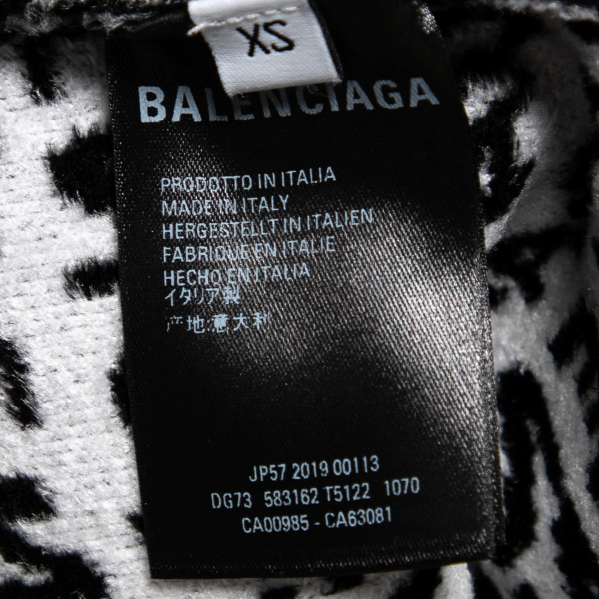 Balenciaga White & Black Wavy Logo Knitted Crew Neck Top XS en vente 2