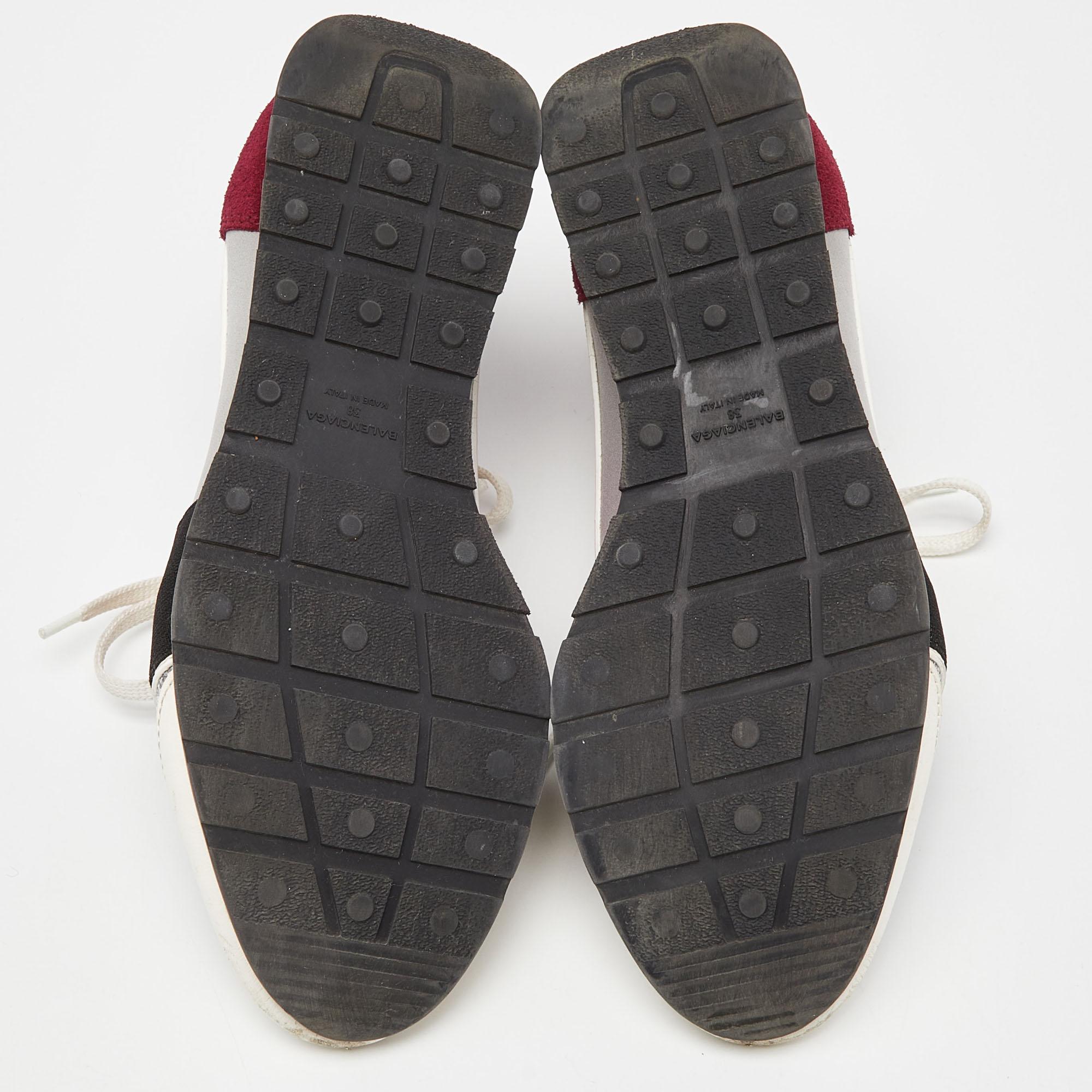 Balenciaga White/Burgundy Leather Suede and Mesh Race Runner Sneakers Taglia 38 in vendita 1