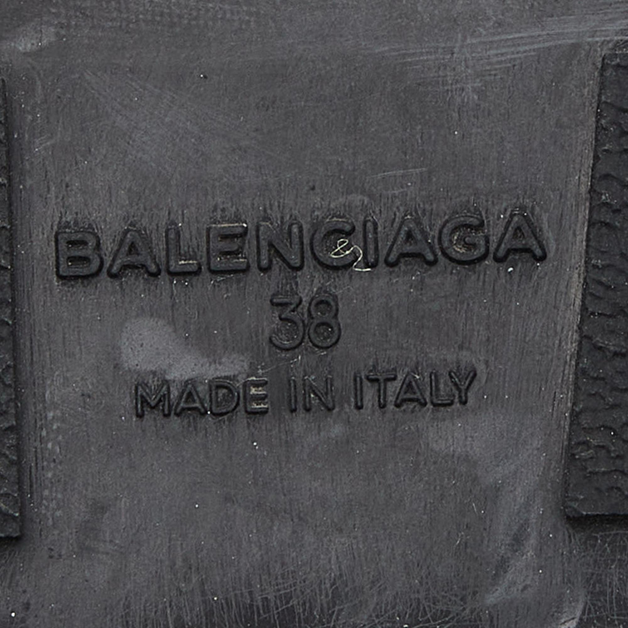 Balenciaga White/Burgundy Leather Suede and Mesh Race Runner Sneakers Taglia 38 in vendita 3