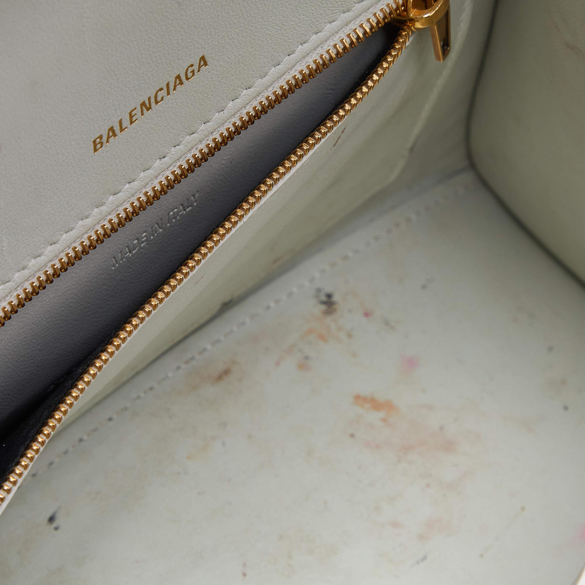 Balenciaga - Petit sac en cuir embossé croco blanc avec poignée supérieure sablier en vente 7
