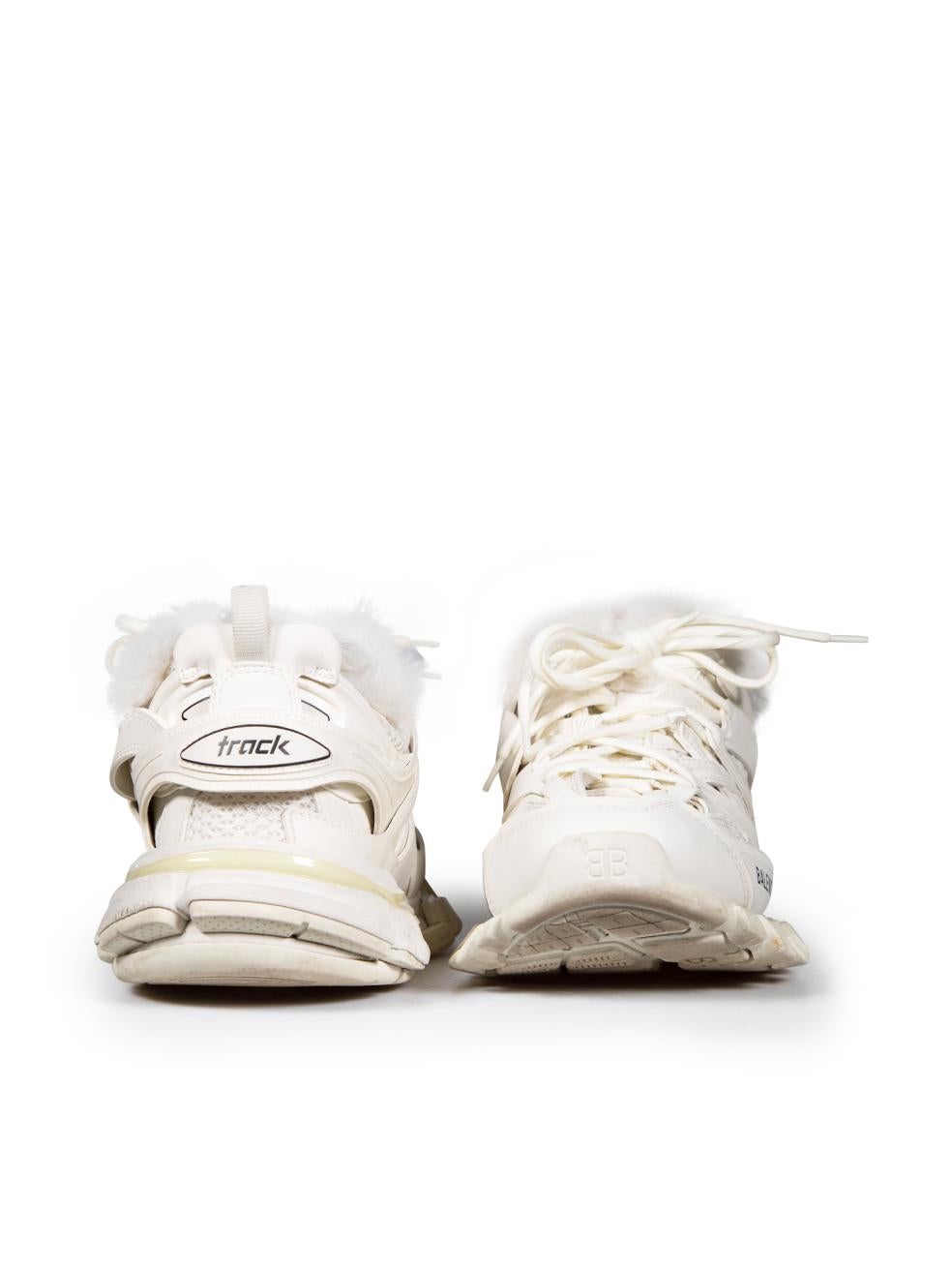 Bianco Balenciaga, scarpe da ginnastica bianche foderate di pelliccia sintetica, taglia IT 41 in vendita
