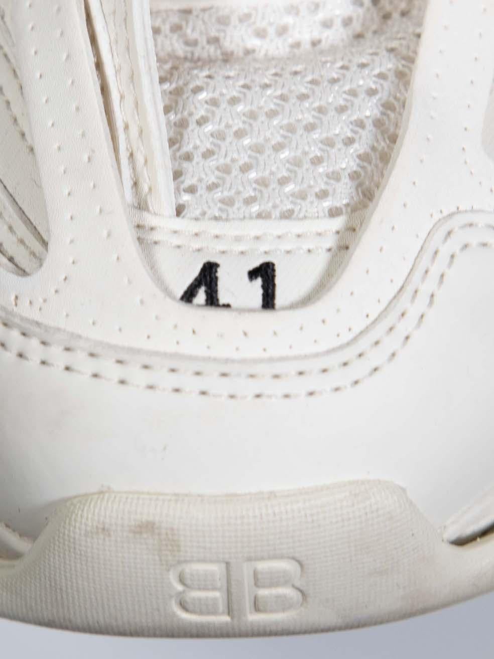 Balenciaga, scarpe da ginnastica bianche foderate di pelliccia sintetica, taglia IT 41 in vendita 1