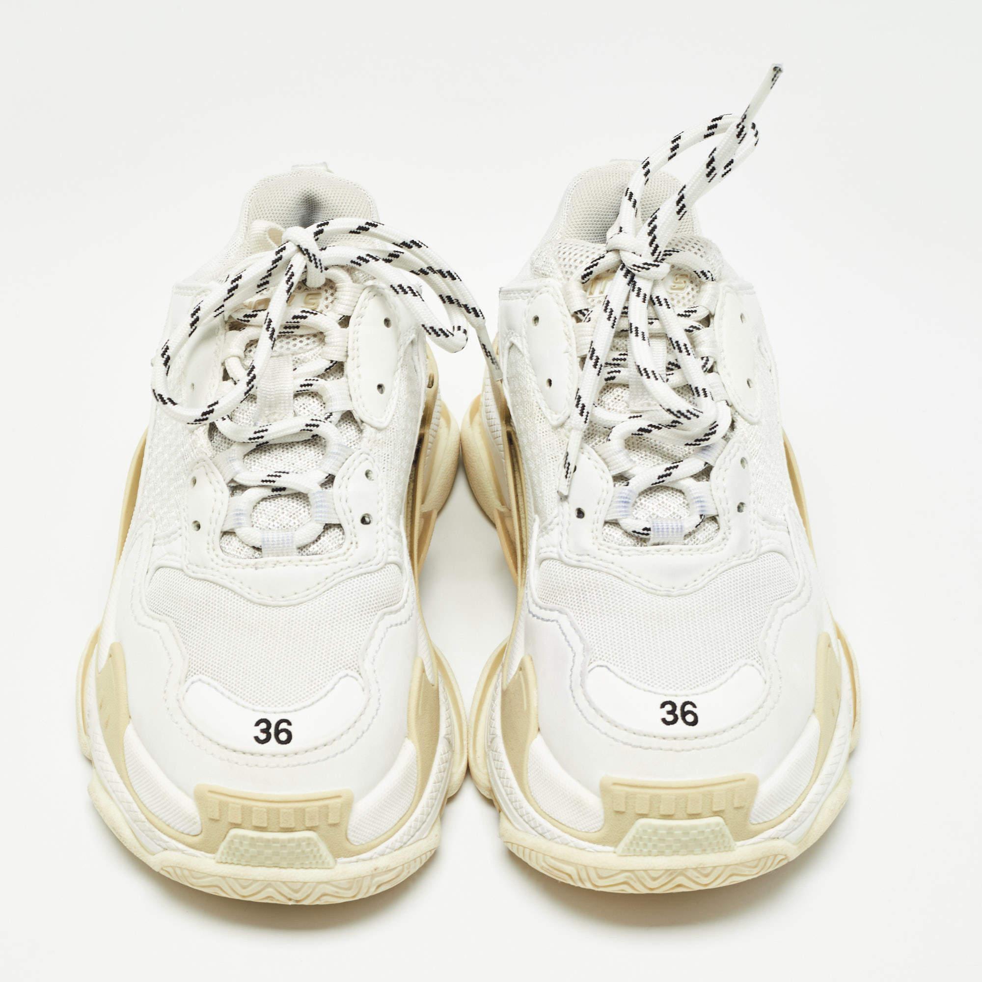 Bianco Balenciaga White Faux Leather and Mesh Triple S Sneakers Taglia 36 in vendita