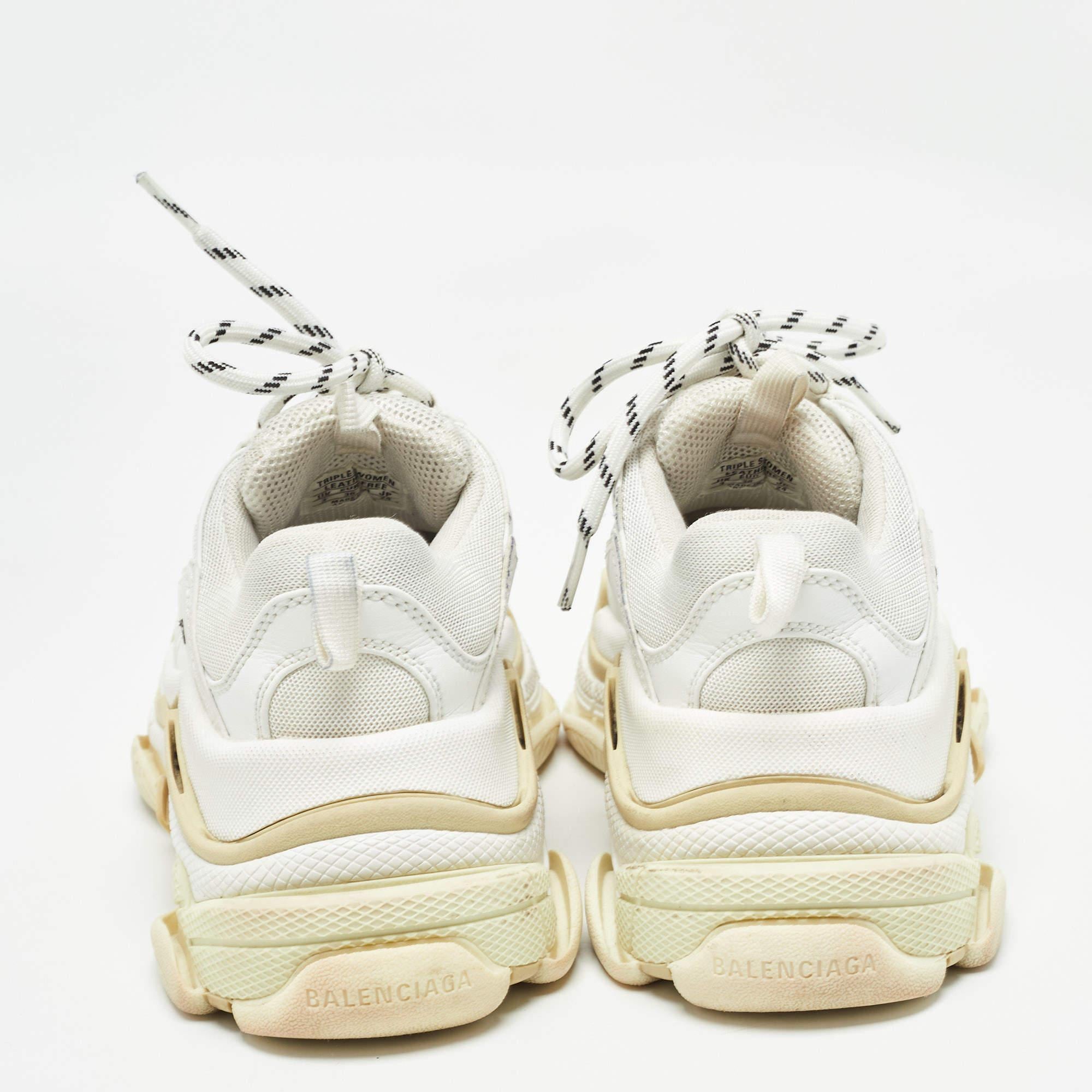 Donna Balenciaga White Faux Leather and Mesh Triple S Sneakers Taglia 36 in vendita