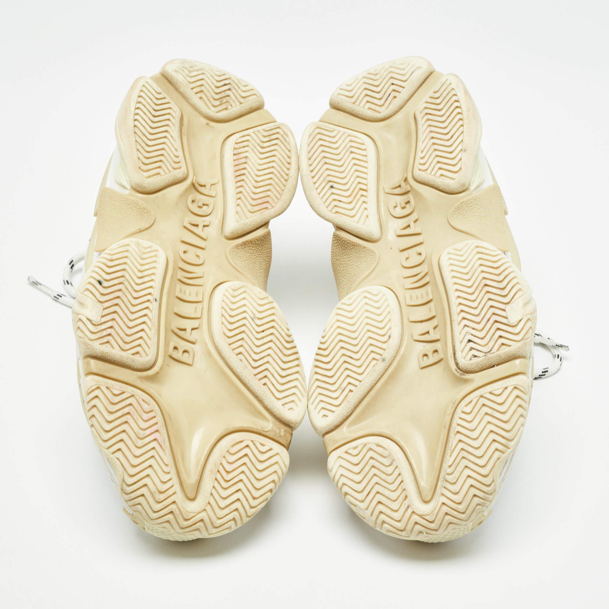 Balenciaga White Faux Leather and Mesh Triple S Sneakers Taglia 36 in vendita 1