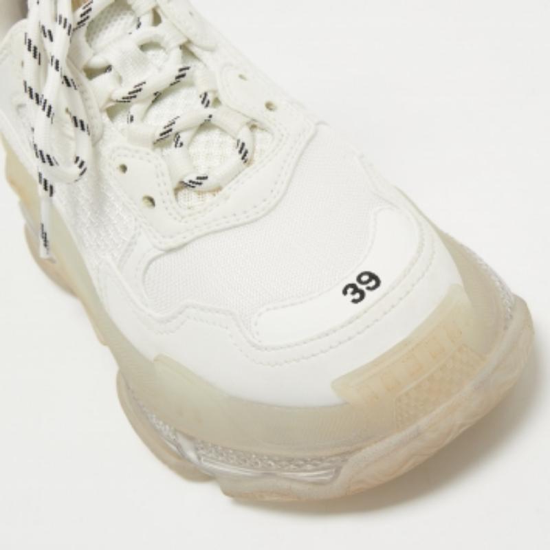 Balenciaga Dreifach-Sneakers aus weißem Kunstleder und Mesh in Weiß, Größe 39 im Zustand „Gut“ im Angebot in Dubai, Al Qouz 2