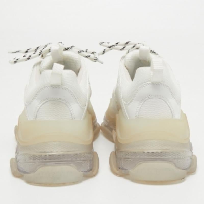 Balenciaga Dreifach-Sneakers aus weißem Kunstleder und Mesh in Weiß, Größe 39 im Angebot 1