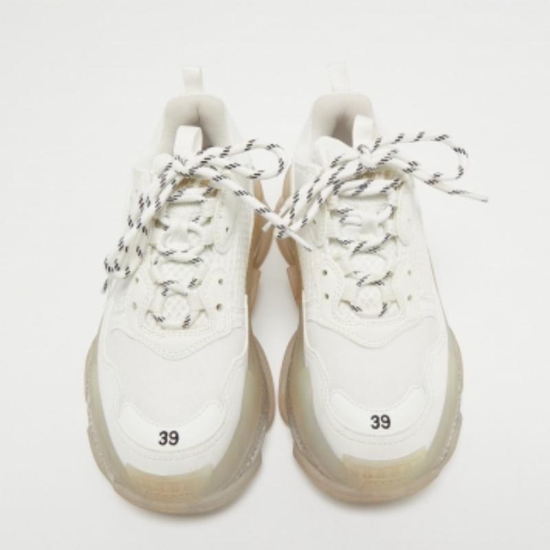 Balenciaga Dreifach-Sneakers aus weißem Kunstleder und Mesh in Weiß, Größe 39 im Angebot 2