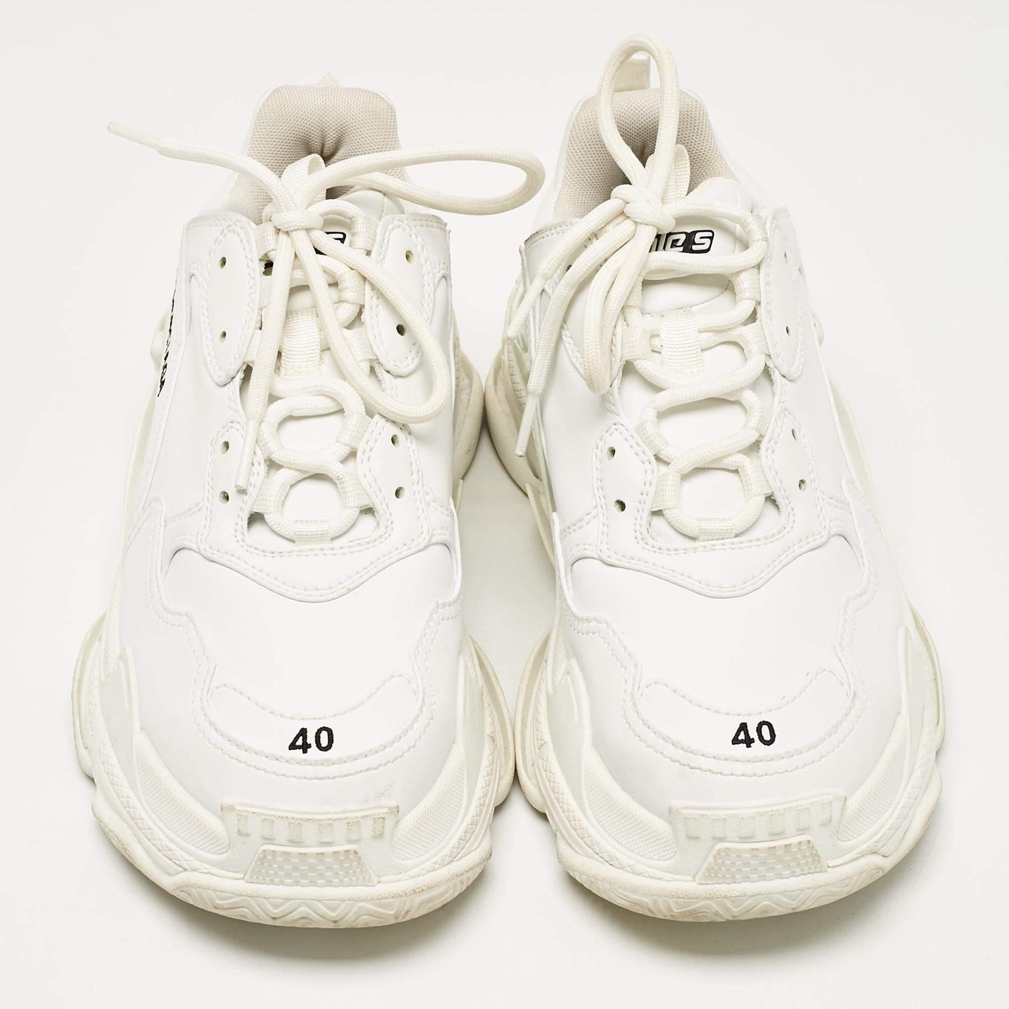 Balenciaga White Faux Leather Triple S Sneakers Size 40 In Good Condition For Sale In Dubai, Al Qouz 2