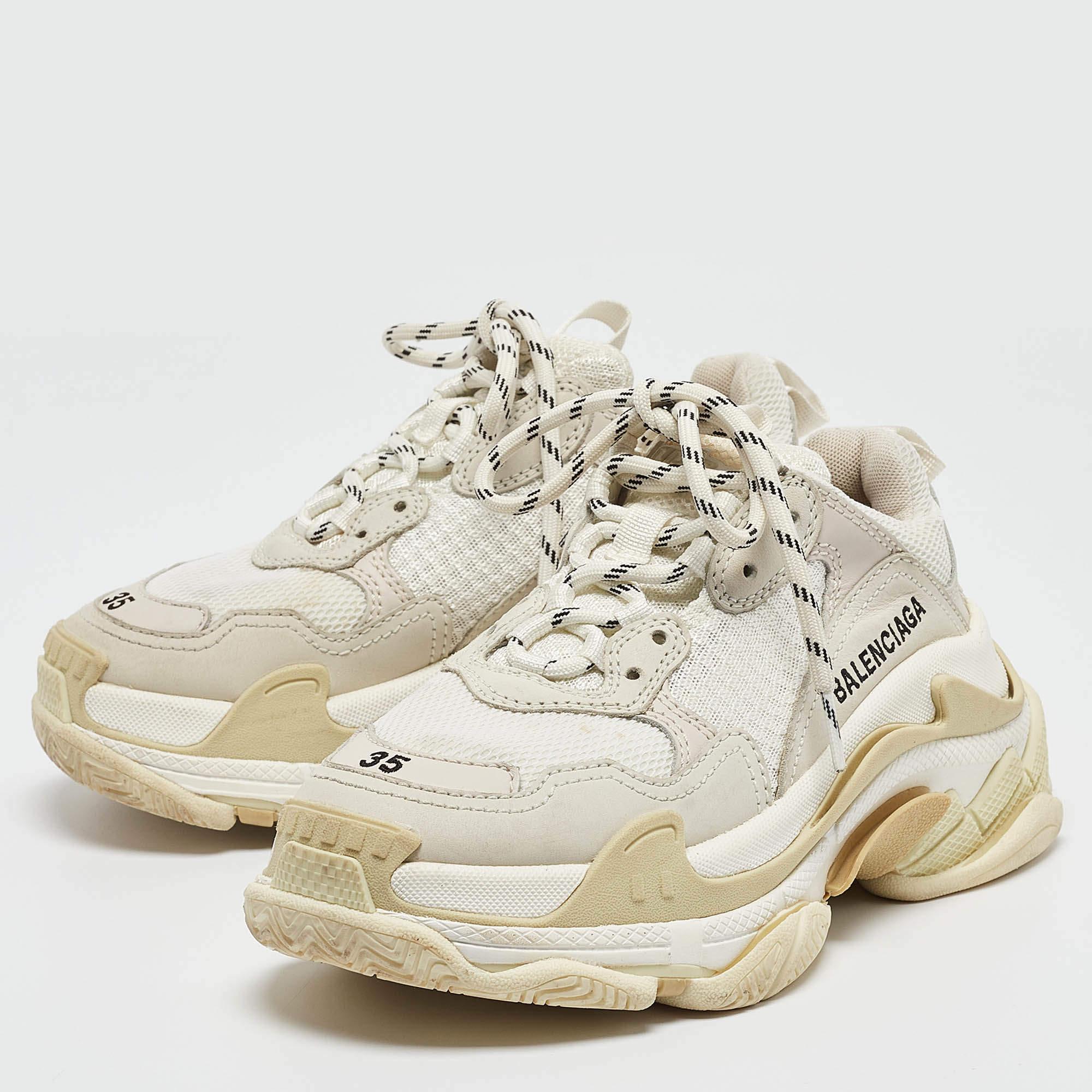 Aggiorna il tuo stile con queste sneakers Balenciaga. Progettate meticolosamente per garantire moda e comfort, sono la scelta ideale per una camminata comoda e alla moda.