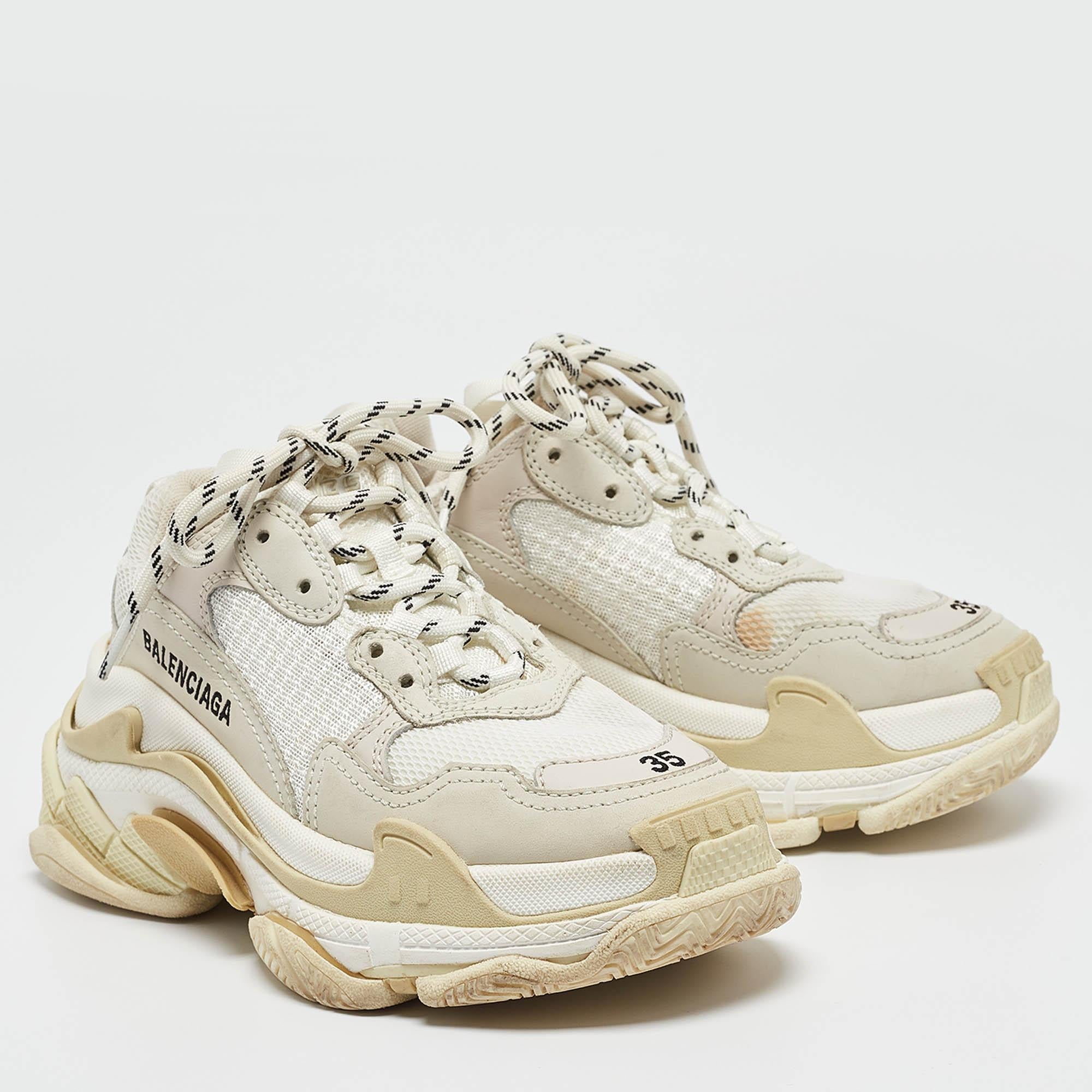 Balenciaga White/Grey Mesh and Leather Triple S Sneakers Taglia 35 In condizioni discrete a Dubai, Al Qouz 2