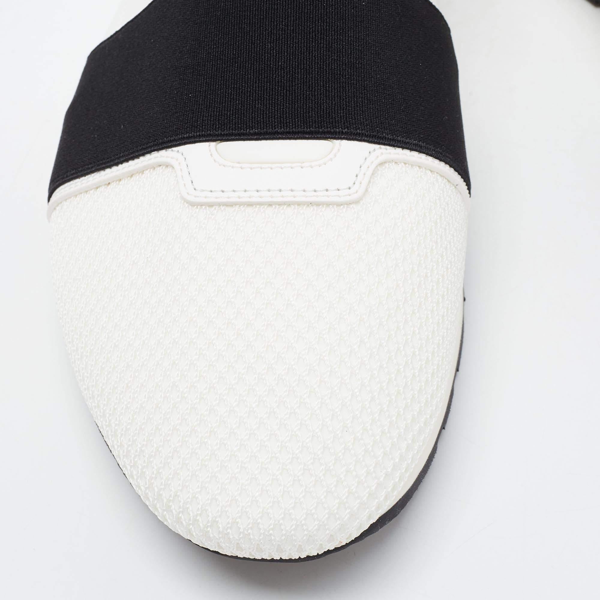 Balenciaga White Leather and Mesh Race Runner Sneakers Size 44 In New Condition In Dubai, Al Qouz 2