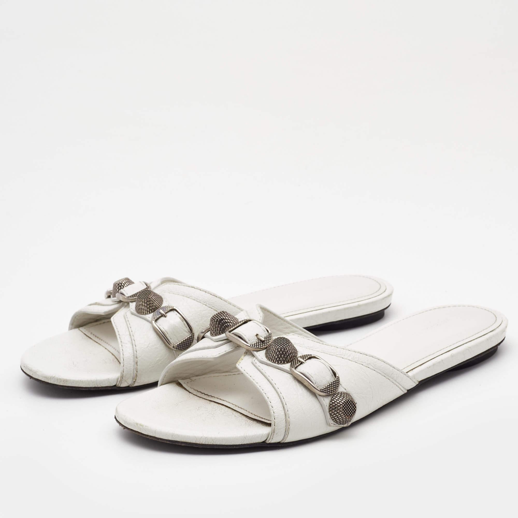 Balenciaga White Leather Cagole Flat Slides Size 36 In Good Condition For Sale In Dubai, Al Qouz 2