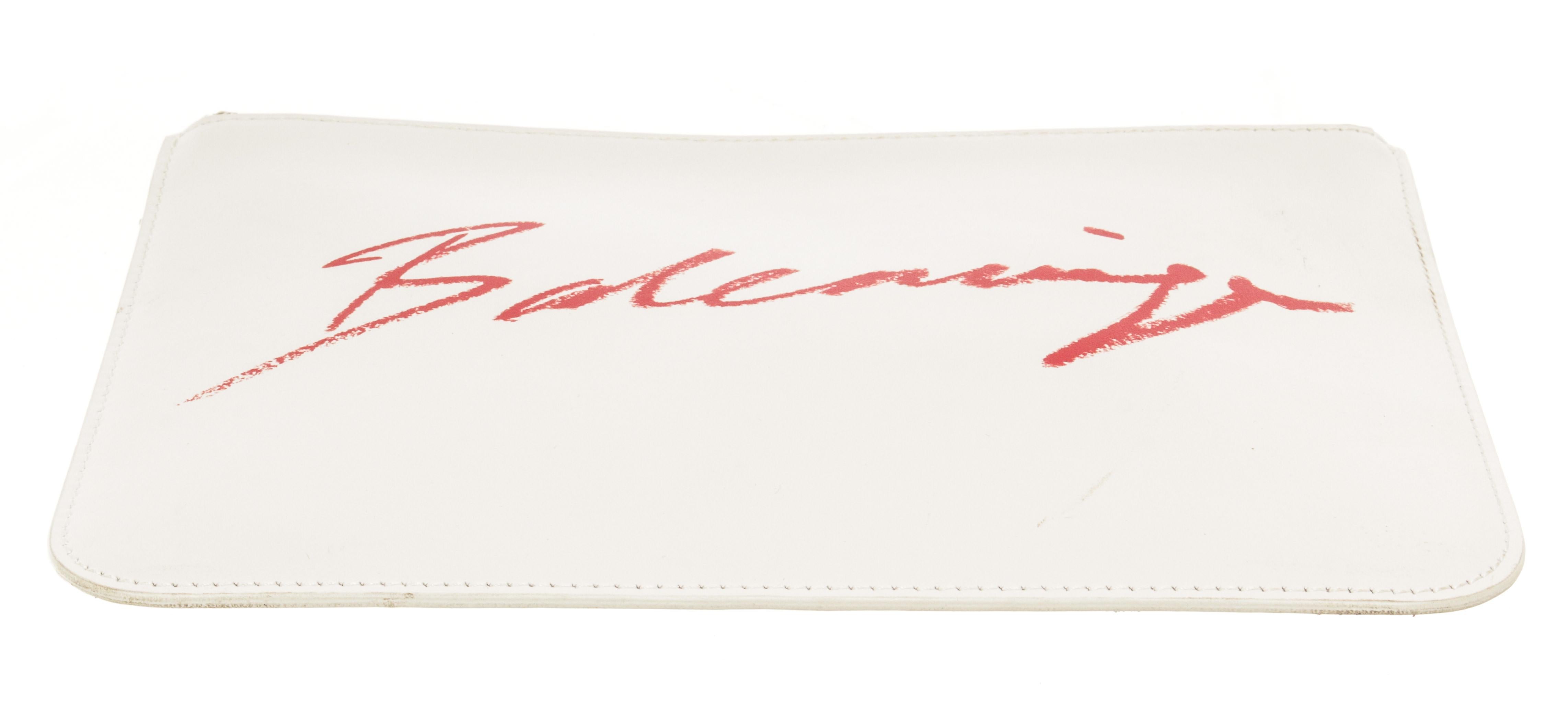Balenciaga White Leather Logo Clutch with zipper closure and one slip pocket

880042MSC