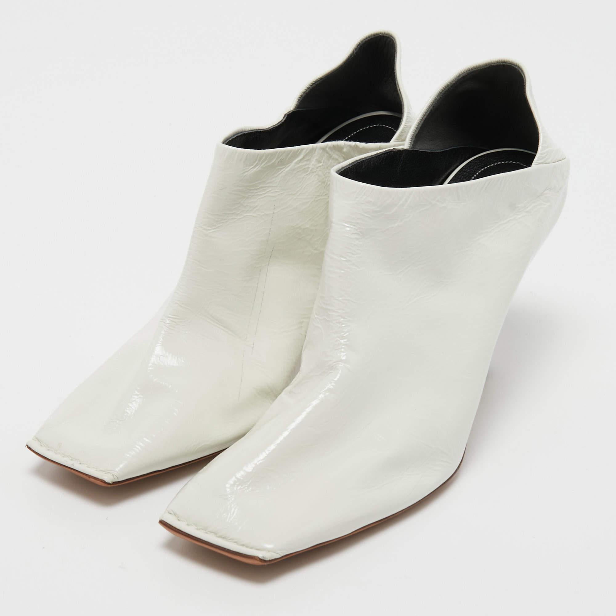 Balenciaga White Leather Square Toe Booties Size 38 In Excellent Condition In Dubai, Al Qouz 2