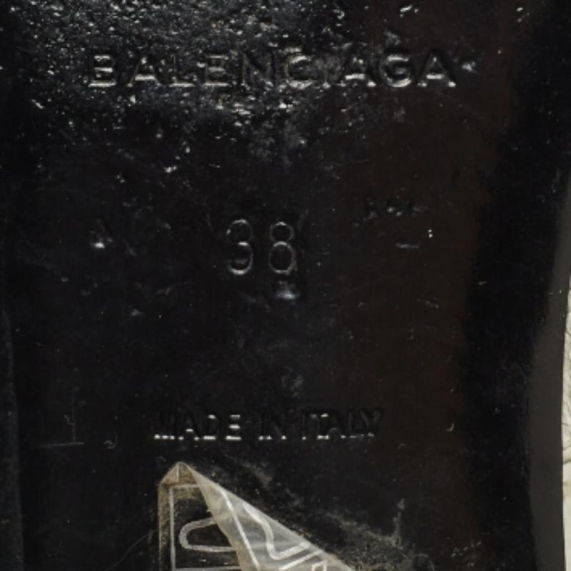 Balenciaga Weißes Leder Nieten Arena Flache Pantoletten Größe 38 im Angebot 3
