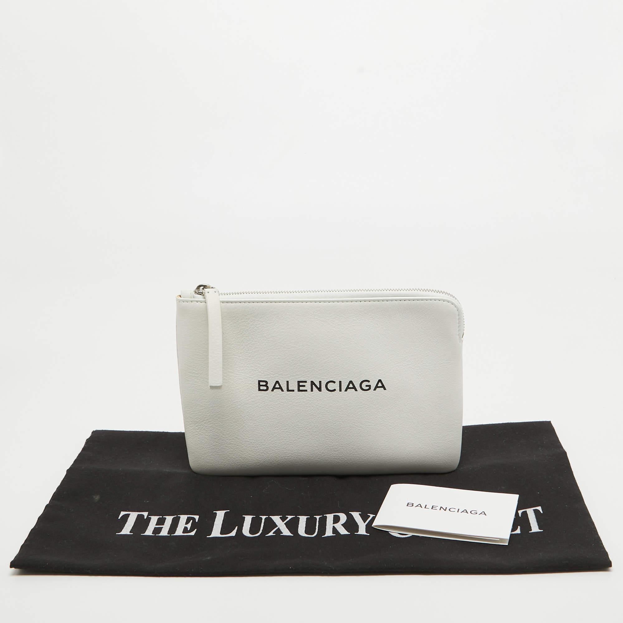 Balenciaga - Pochette zippée en cuir blanc en vente 9