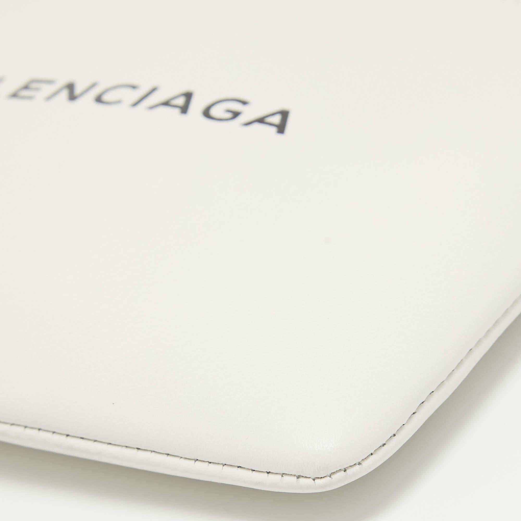 Balenciaga White Leather Zip Pouch In Excellent Condition For Sale In Dubai, Al Qouz 2
