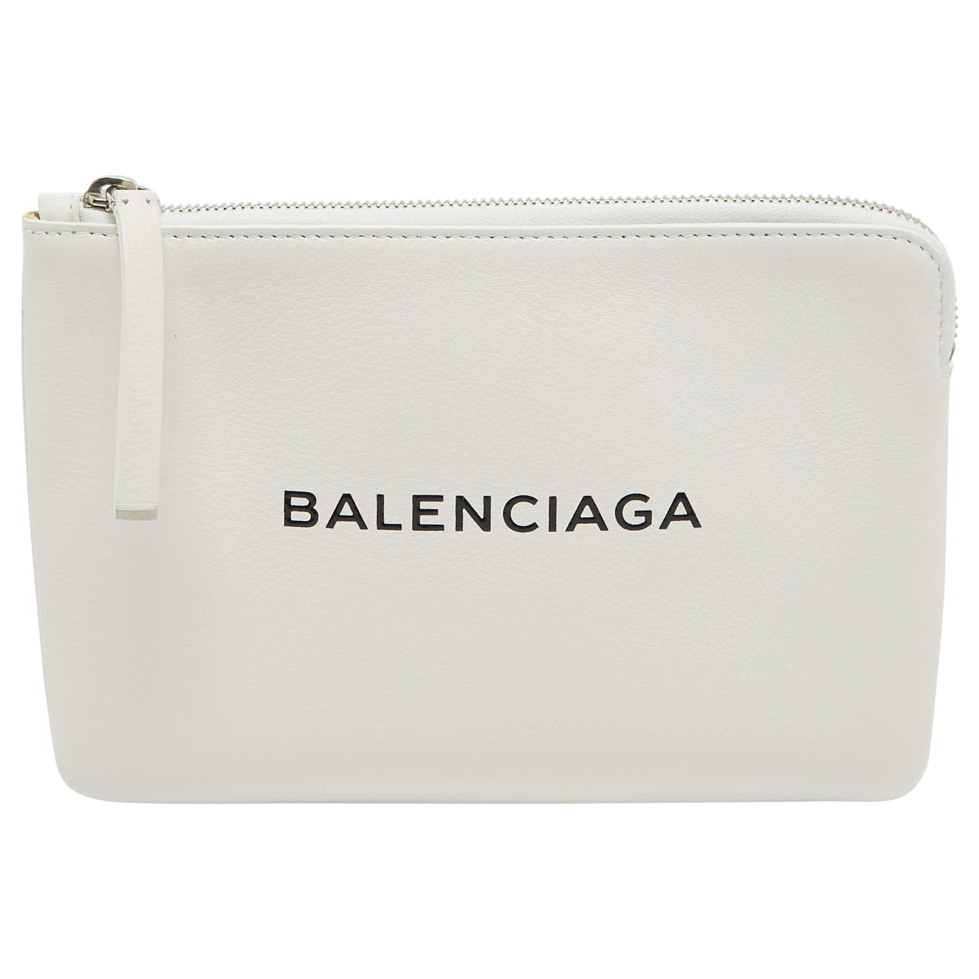 Balenciaga Weißes Lederbeutelchen mit Reißverschluss im Angebot