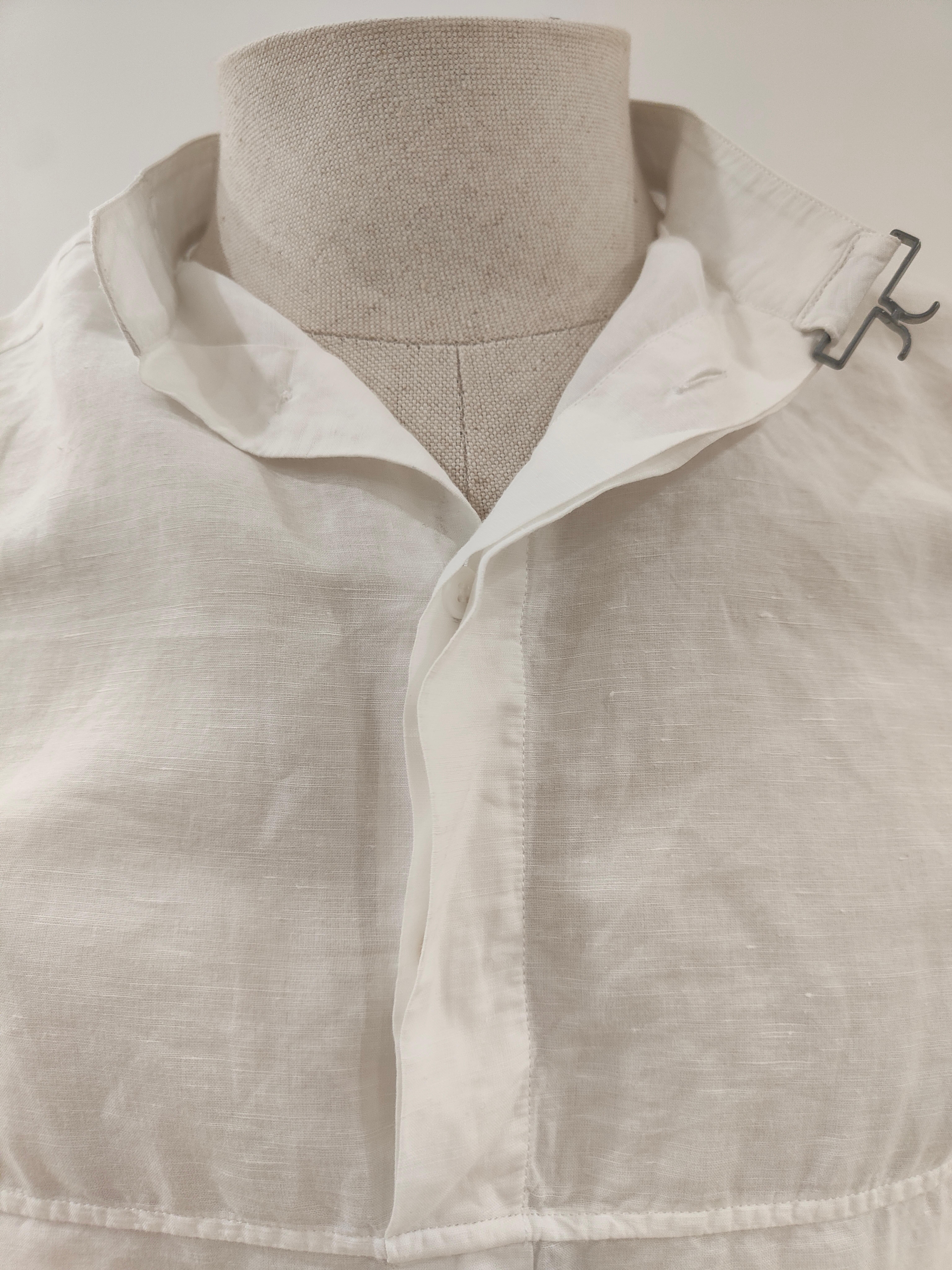 Weißes Leinenhemd von Balenciaga (Grau) im Angebot