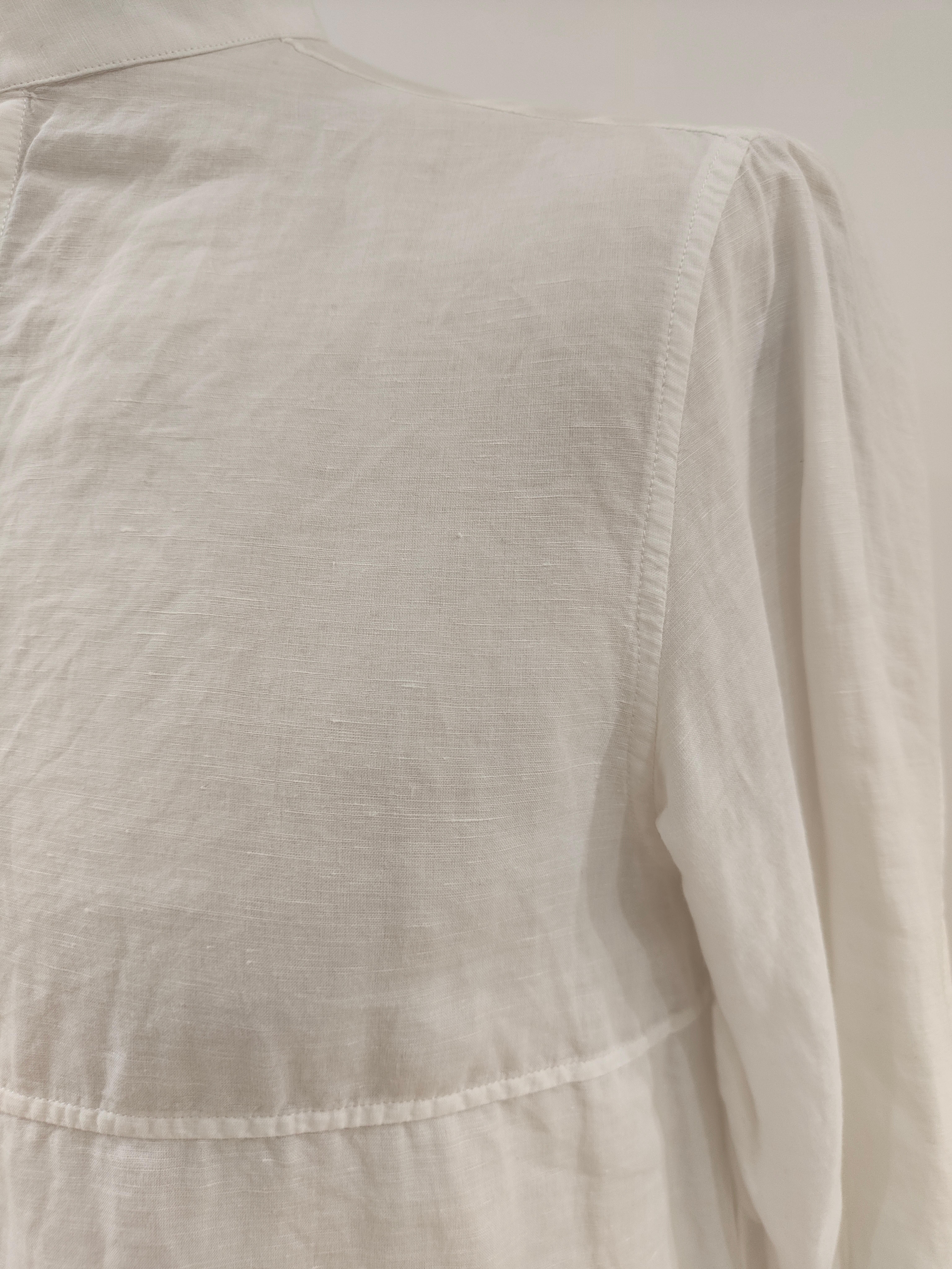 Women's or Men's Balenciaga white linen shirt For Sale