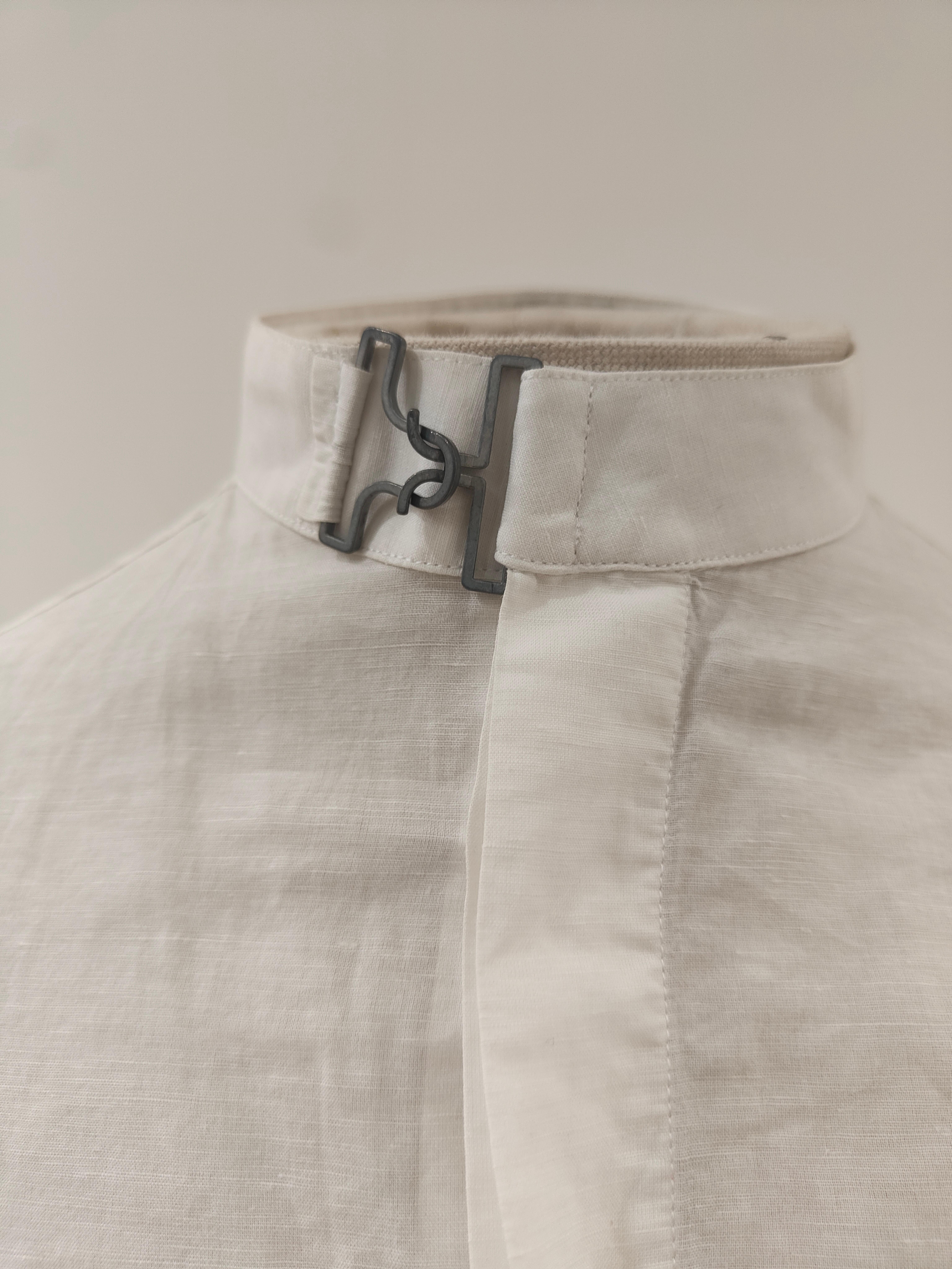 Weißes Leinenhemd von Balenciaga im Angebot 4