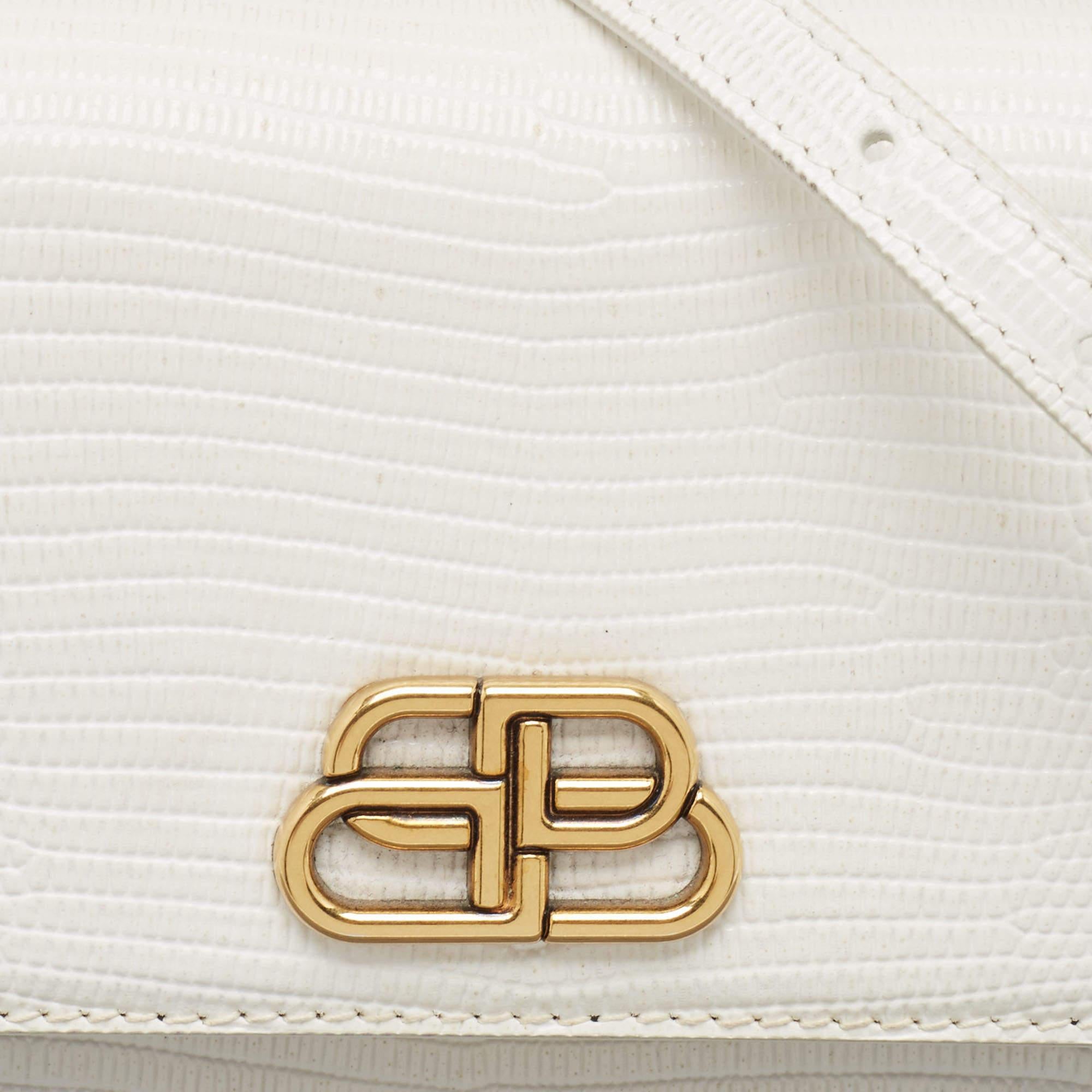 Balenciaga Weiße Tasche aus geprägtem Leder mit Eidechsenprägung XS mit scharfer Henkel oben im Zustand „Gut“ im Angebot in Dubai, Al Qouz 2