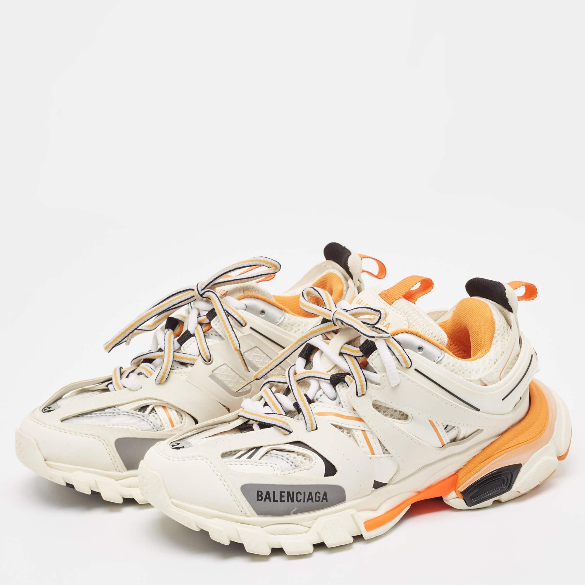 Add a statement appeal to your outfit with these sneakers. Made from premium materials they feature lace up vamps and relaxing footbeds. The durable sole of this pair aims to provide you with everyday ease.