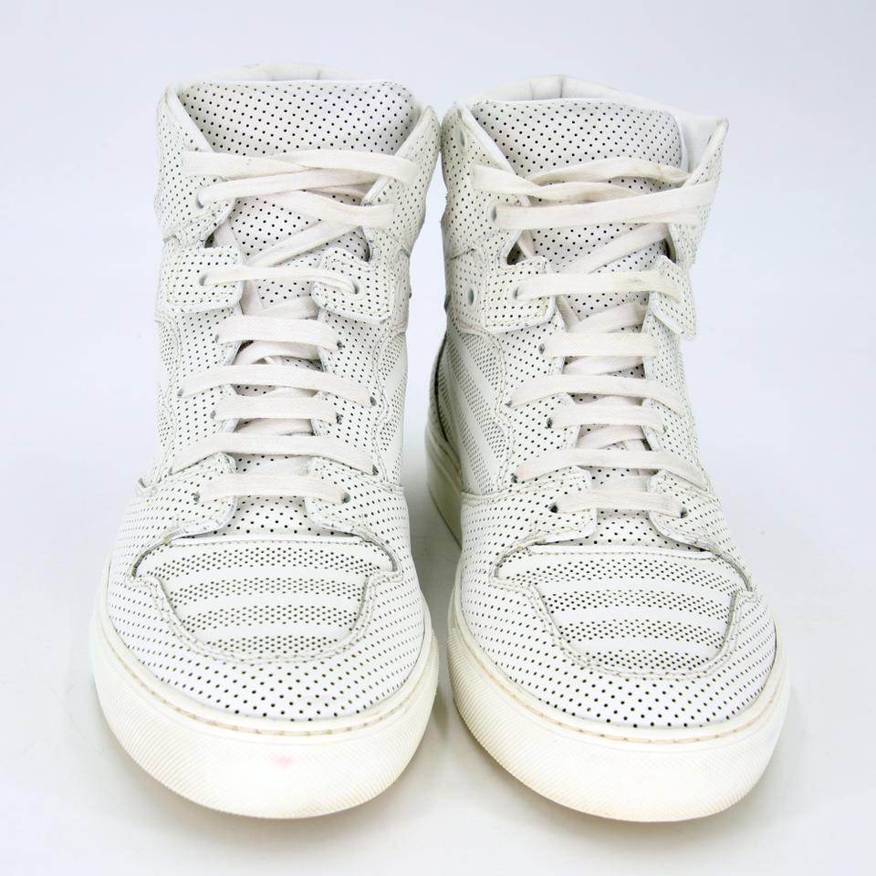 Balenciaga White Perforated Leather Hi Top Mens Sneakers BG-S0917P-0190

These on-trend sneakers are signature Hi-Top from Balenciaga Perforated are a must-have among influencers everywhere. Crafted out of soft leather detail, these fun sneakers