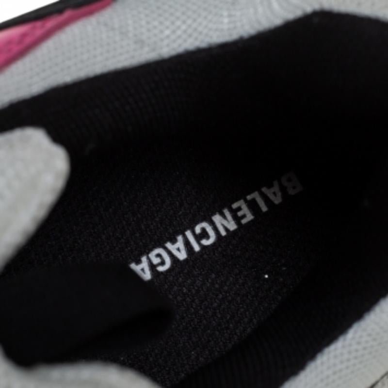 Balenciaga White/Pink Leather and Mesh Triple S Platform Sneakers Size 38 In Good Condition For Sale In Dubai, Al Qouz 2