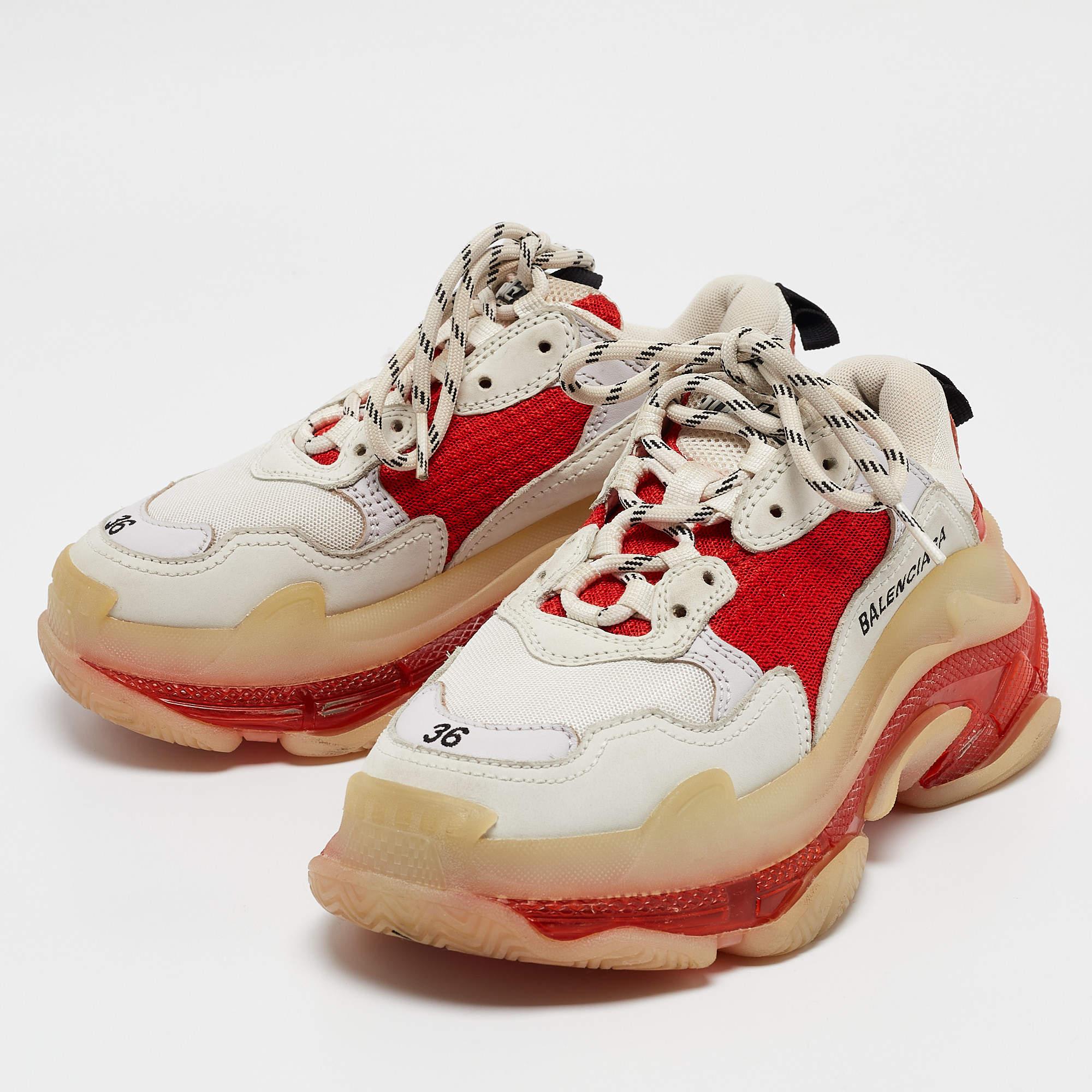 Con una silueta clásica  estas zapatillas de diseño son una combinación perfecta de lujo  comodidad  y estilo. Estas zapatillas están acabadas con detalles de la firma y cómodas plantillas.