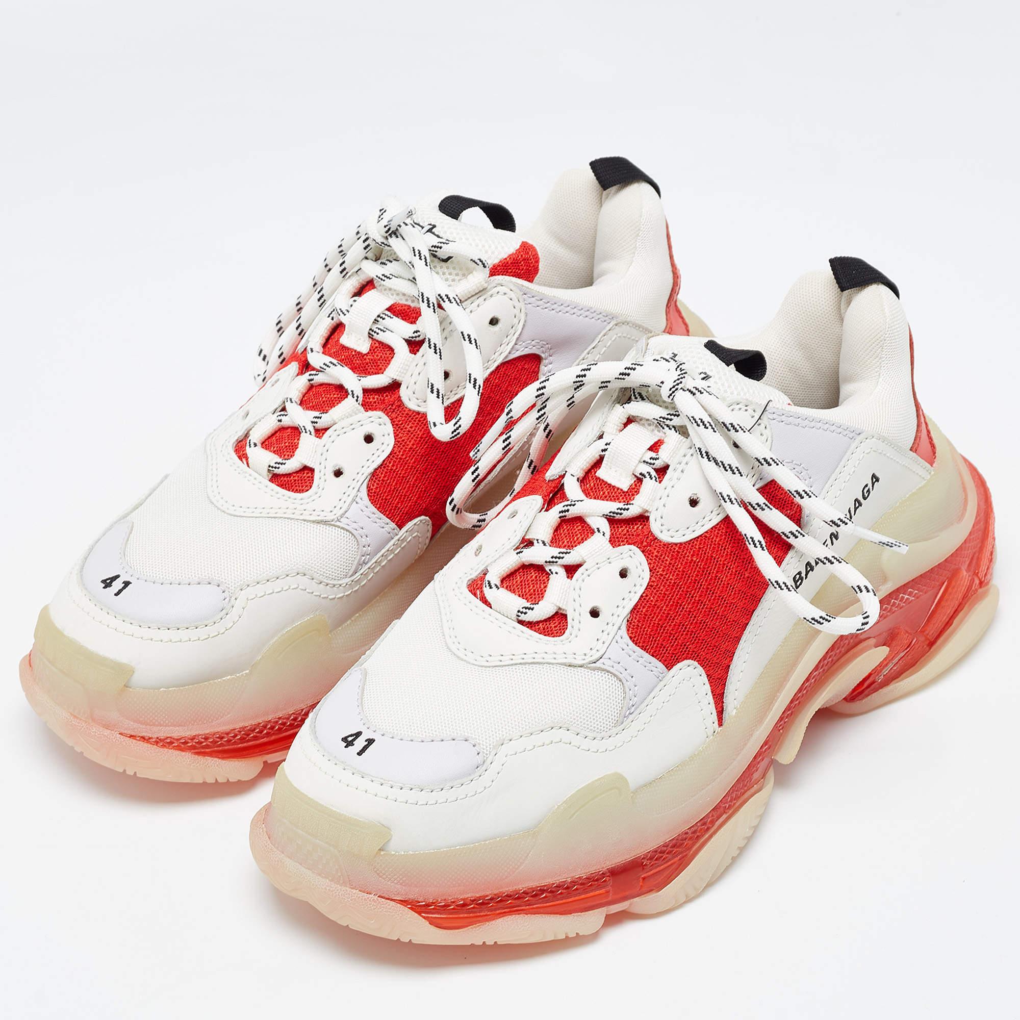 Add a statement appeal to your outfit with these sneakers. Made from premium materials they feature lace up vamps and relaxing footbeds. The rubber sole of this pair aims to provide you with everyday ease.