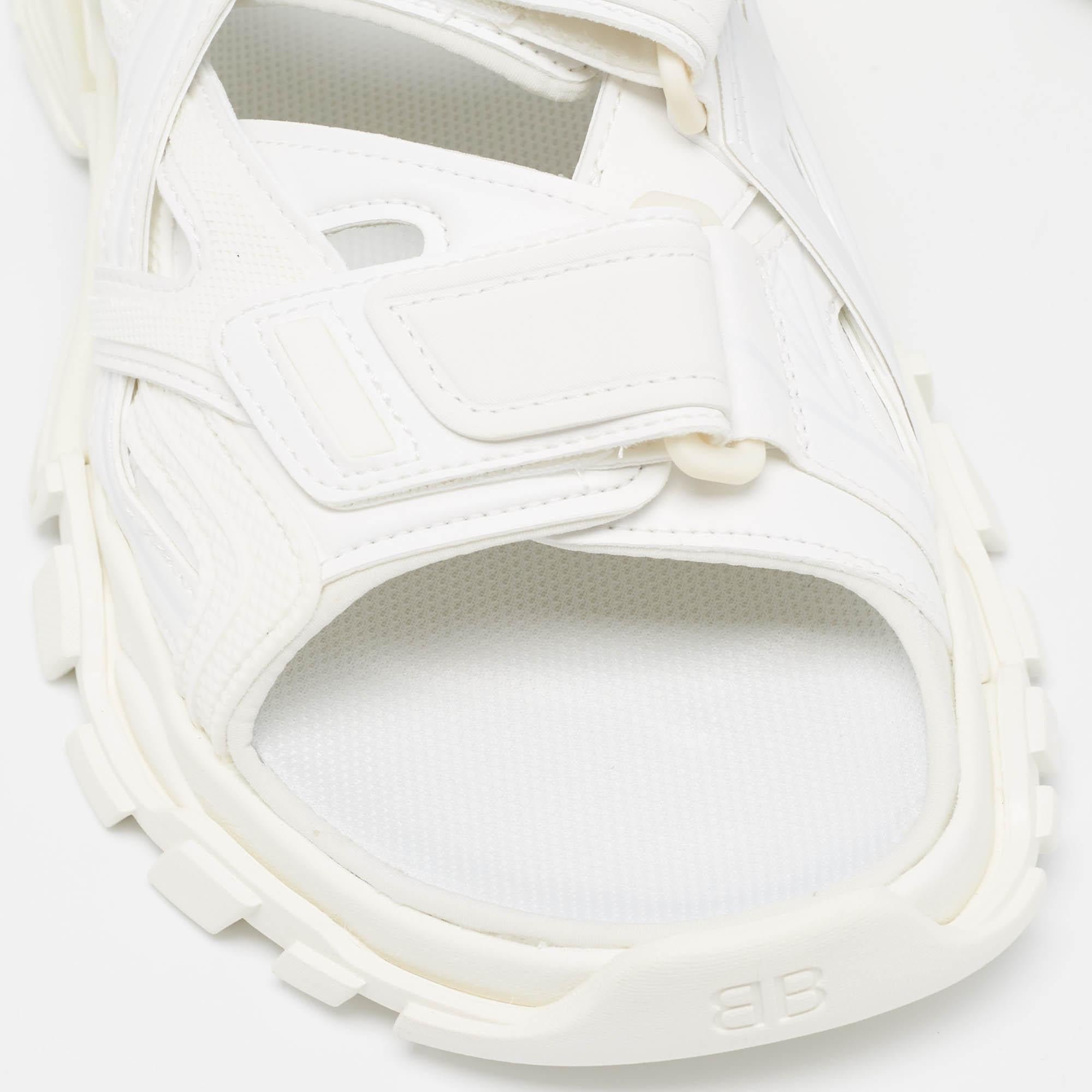Balenciaga White Rubber and Faux Leather Track Sandals Size 42 In Excellent Condition For Sale In Dubai, Al Qouz 2